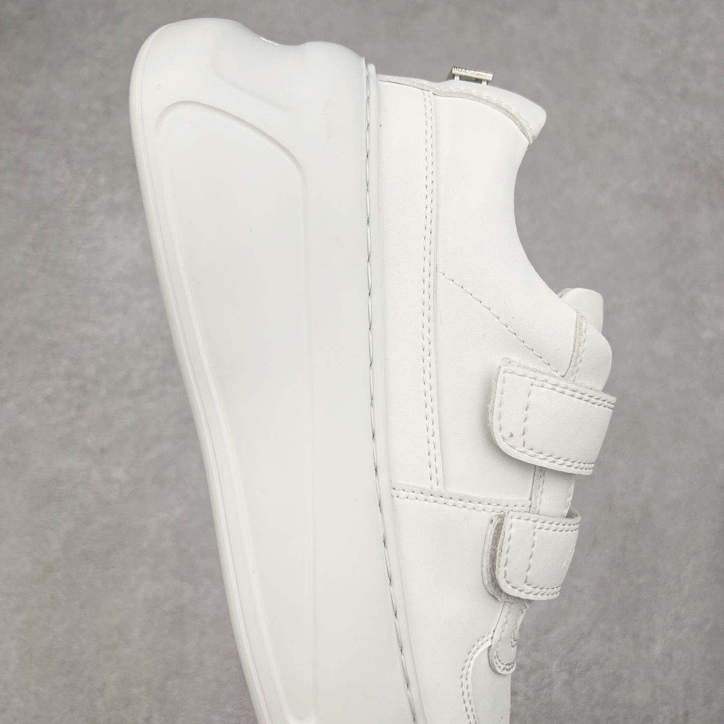 图片[6]-Acne Studios 2023 艾克妮魔术贴 低帮休闲小白鞋 得物热度蝉联榜首31天 海淘专供版 赵露思、杨超越、欧阳娜娜同款 高端零售 外贸充正专供 原版购入开发 全鞋身采用进口头层皮 请注意区分市面通货材、错误大底 一眼就种草的小白鞋 无敌好搭配不挑季节不挑穿搭一双鞋就ok 魔术贴设计穿脱超方便 尺码：35 36 37 38 39-选品中心