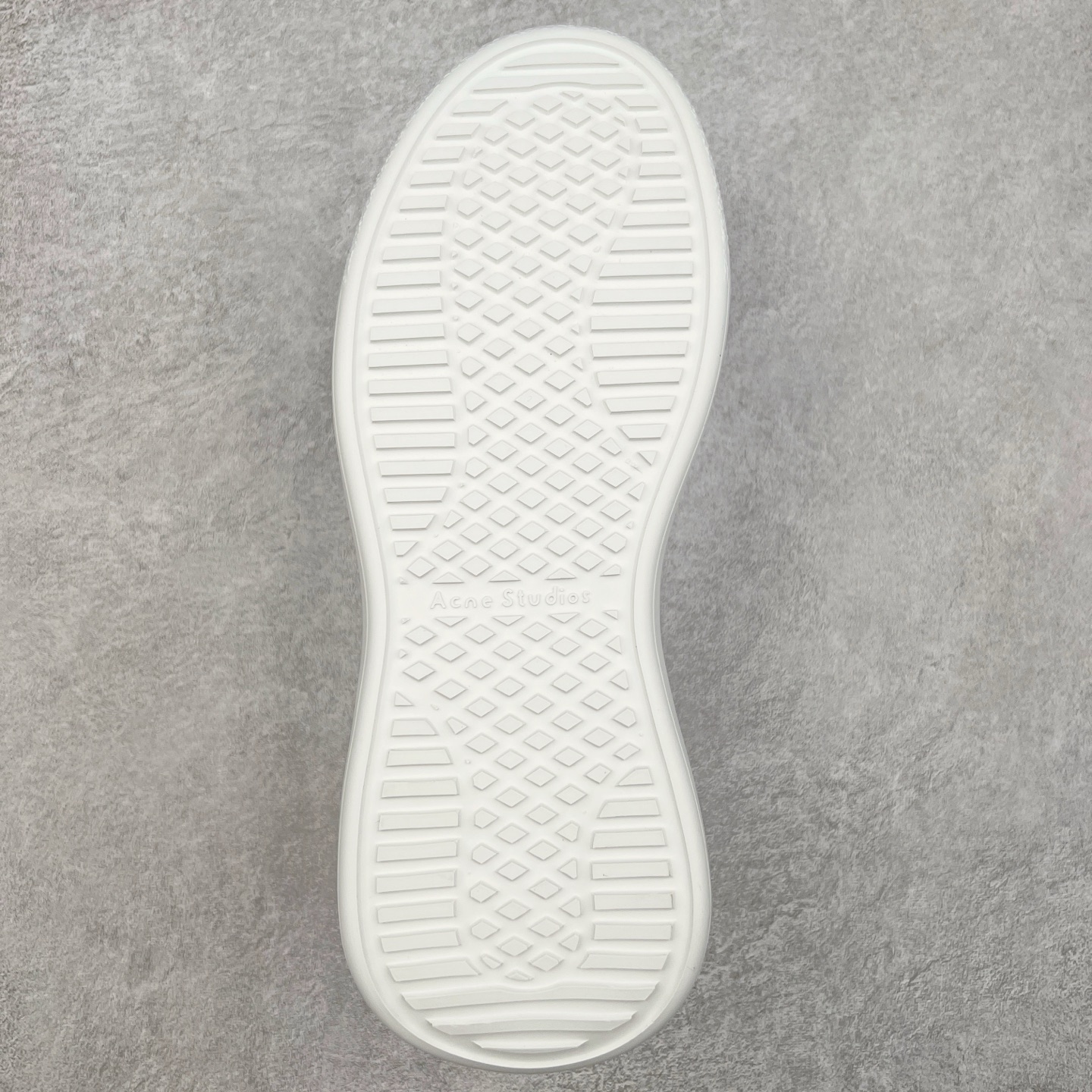 图片[9]-Acne Studios 2023 艾克妮魔术贴 低帮休闲小白鞋 得物热度蝉联榜首31天 海淘专供版 赵露思、杨超越、欧阳娜娜同款 高端零售 外贸充正专供 原版购入开发 全鞋身采用进口头层皮 请注意区分市面通货材、错误大底 一眼就种草的小白鞋 无敌好搭配不挑季节不挑穿搭一双鞋就ok 魔术贴设计穿脱超方便 尺码：35 36 37 38 39-选品中心