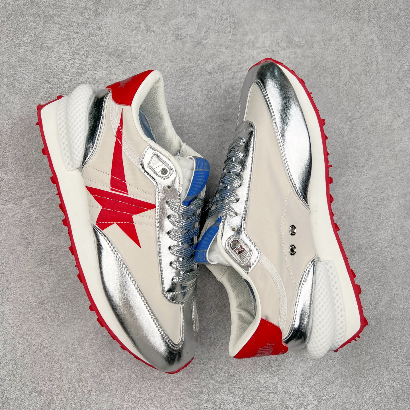 图片[3]-＃福利特价 GGDB Golden Goose Marathon 复古运动鞋生活休闲鞋 火爆全网 陈伟霆宋雨琦 杨幂等各路明星纷纷上脚 该系列新品鞋履以1970年代的田径鞋为设计灵感，巧妙融入3D打印鞋尾装饰等前沿元素，既彰显了复古格调，又将这种怀旧感投射到未来。其鞋面采用多种精致材质打造，并推出银色、黑色、红色、皇家蓝和白色等多款经典配色以及全新限定黄色，侧边点缀以品牌标志性的星星图案。全新黄色款式的鞋面侧边保留了品牌标志性的橙色星星图案，配以灰色鞋头。不均匀染色的鞋带和带有星星图案的鞋底，为整体造型增添了独特的印象。呈现男女都可穿着的中性风格，谁都能拥有并追逐自己的梦想。尺码：35 36 37 38 39 40 41 42 43 44 45-选品中心