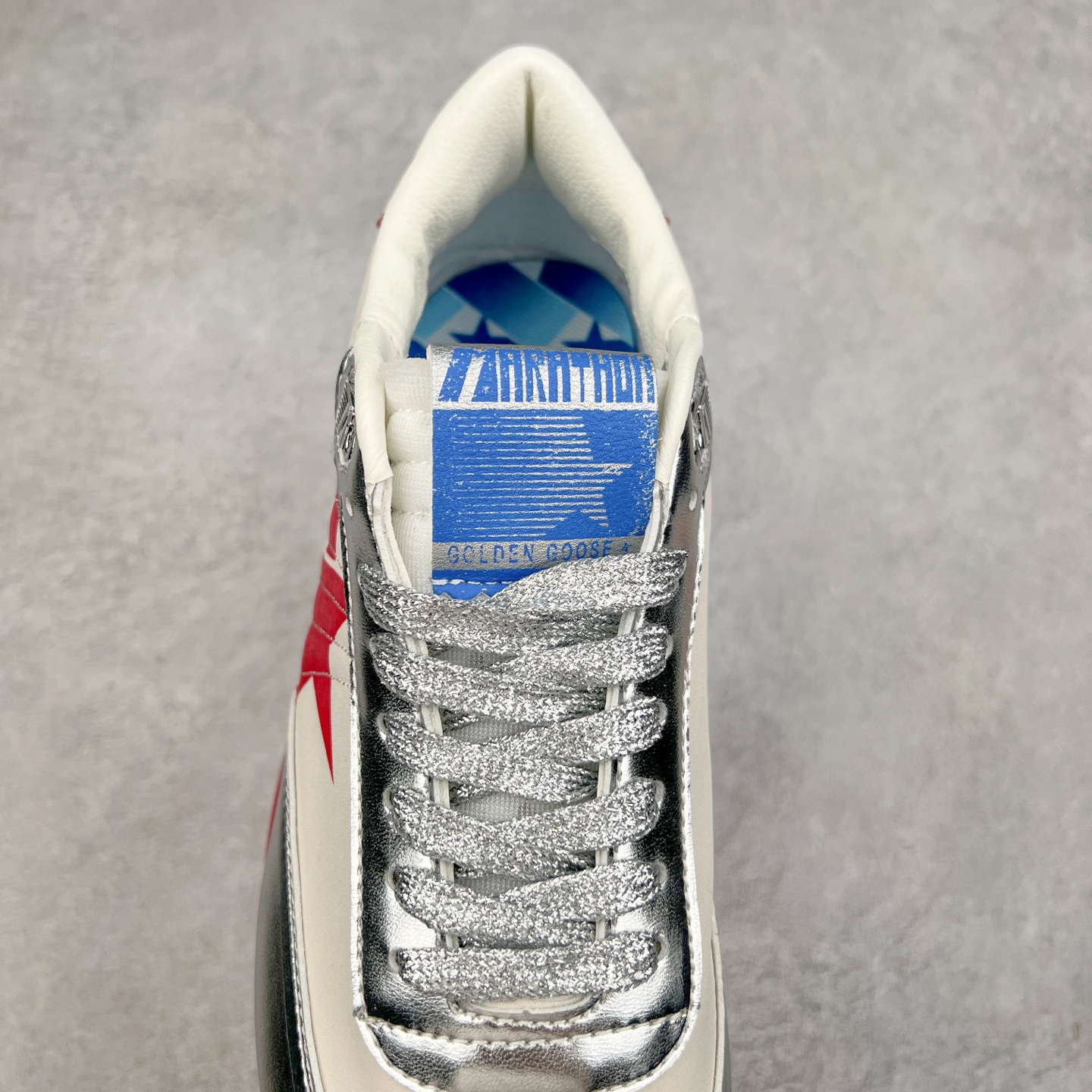 图片[5]-＃福利特价 GGDB Golden Goose Marathon 复古运动鞋生活休闲鞋 火爆全网 陈伟霆宋雨琦 杨幂等各路明星纷纷上脚 该系列新品鞋履以1970年代的田径鞋为设计灵感，巧妙融入3D打印鞋尾装饰等前沿元素，既彰显了复古格调，又将这种怀旧感投射到未来。其鞋面采用多种精致材质打造，并推出银色、黑色、红色、皇家蓝和白色等多款经典配色以及全新限定黄色，侧边点缀以品牌标志性的星星图案。全新黄色款式的鞋面侧边保留了品牌标志性的橙色星星图案，配以灰色鞋头。不均匀染色的鞋带和带有星星图案的鞋底，为整体造型增添了独特的印象。呈现男女都可穿着的中性风格，谁都能拥有并追逐自己的梦想。尺码：35 36 37 38 39 40 41 42 43 44 45-选品中心