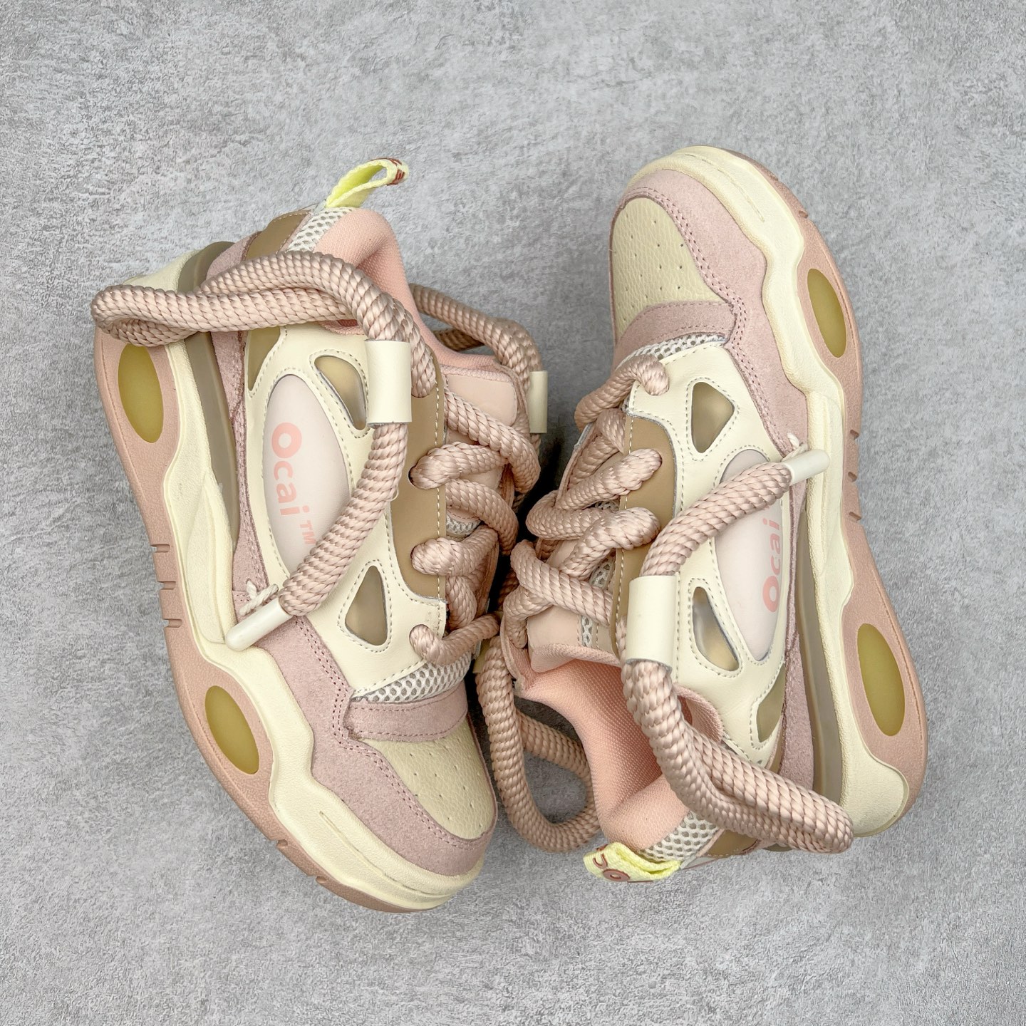 图片[3]-＃福利特价 宝藏国产面包鞋 国潮品牌Ocai Retro Sneaker 复古系列街头低帮厚底休闲运动面包板鞋Ocai是Old Order团队在2022年新的一个企划项目。Ocai的创立以满足当下都市年轻男女的通勤基础款为基础，加以版型，面料，工艺以及满足当代时下艺术风格的一些元素来加以改革，深究每件产品的质感与细节，用满足现代审美的工艺及手法重新优化，诠释经典。通过融入更多新颖的工艺手法及风格来对服装进行进一步的更新与表达，融会贯通加以更现代的手法来重新审视与优化经典！尺码：35-44-选品中心