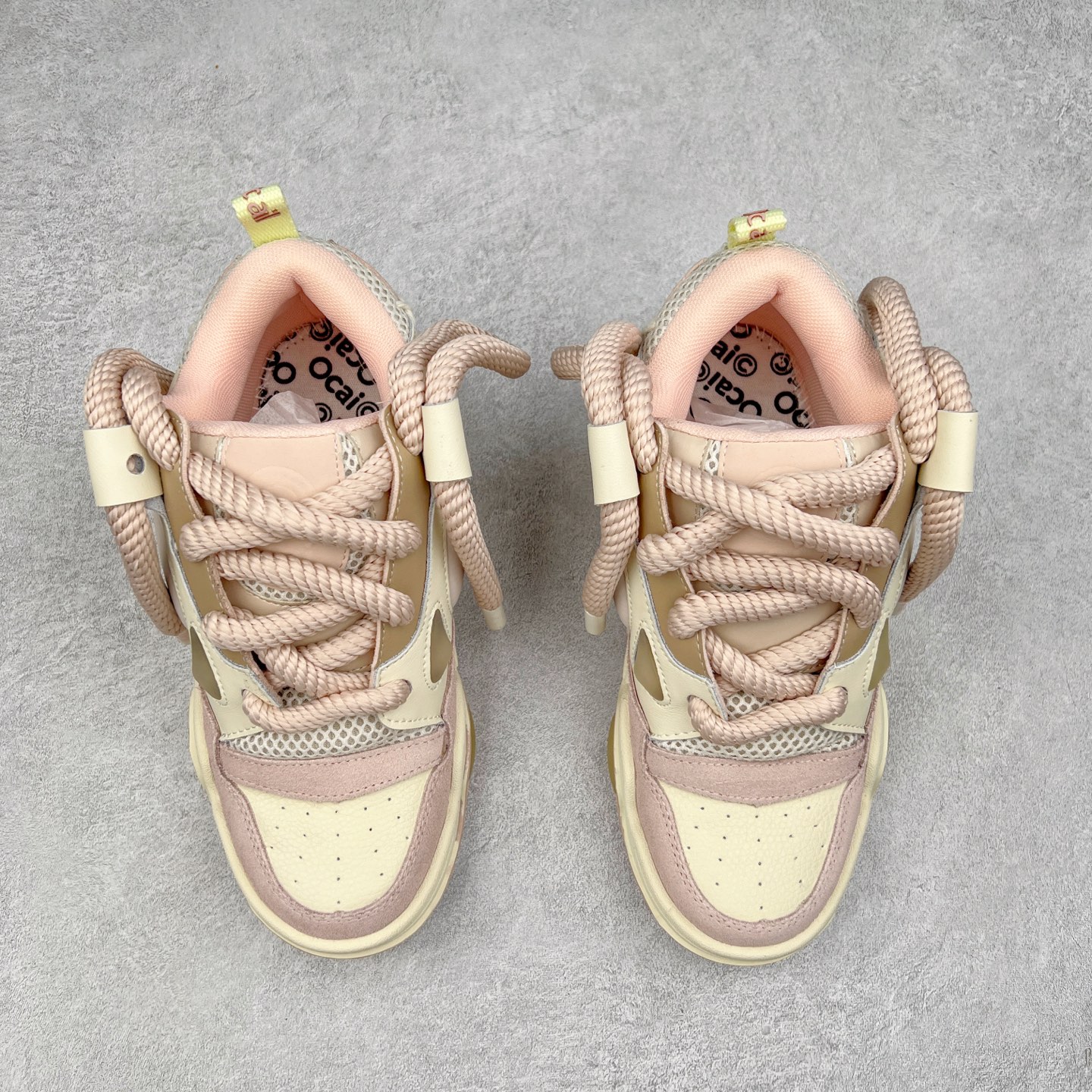 图片[2]-＃福利特价 宝藏国产面包鞋 国潮品牌Ocai Retro Sneaker 复古系列街头低帮厚底休闲运动面包板鞋Ocai是Old Order团队在2022年新的一个企划项目。Ocai的创立以满足当下都市年轻男女的通勤基础款为基础，加以版型，面料，工艺以及满足当代时下艺术风格的一些元素来加以改革，深究每件产品的质感与细节，用满足现代审美的工艺及手法重新优化，诠释经典。通过融入更多新颖的工艺手法及风格来对服装进行进一步的更新与表达，融会贯通加以更现代的手法来重新审视与优化经典！尺码：35-44-选品中心