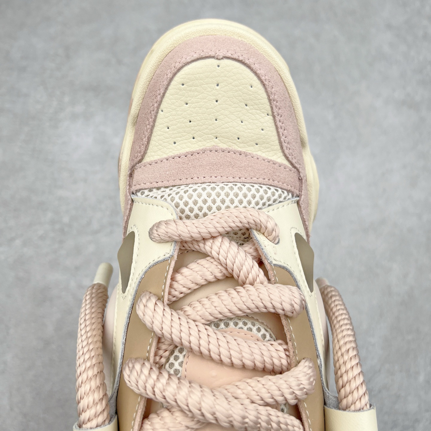 图片[4]-＃福利特价 宝藏国产面包鞋 国潮品牌Ocai Retro Sneaker 复古系列街头低帮厚底休闲运动面包板鞋Ocai是Old Order团队在2022年新的一个企划项目。Ocai的创立以满足当下都市年轻男女的通勤基础款为基础，加以版型，面料，工艺以及满足当代时下艺术风格的一些元素来加以改革，深究每件产品的质感与细节，用满足现代审美的工艺及手法重新优化，诠释经典。通过融入更多新颖的工艺手法及风格来对服装进行进一步的更新与表达，融会贯通加以更现代的手法来重新审视与优化经典！尺码：35-44-选品中心