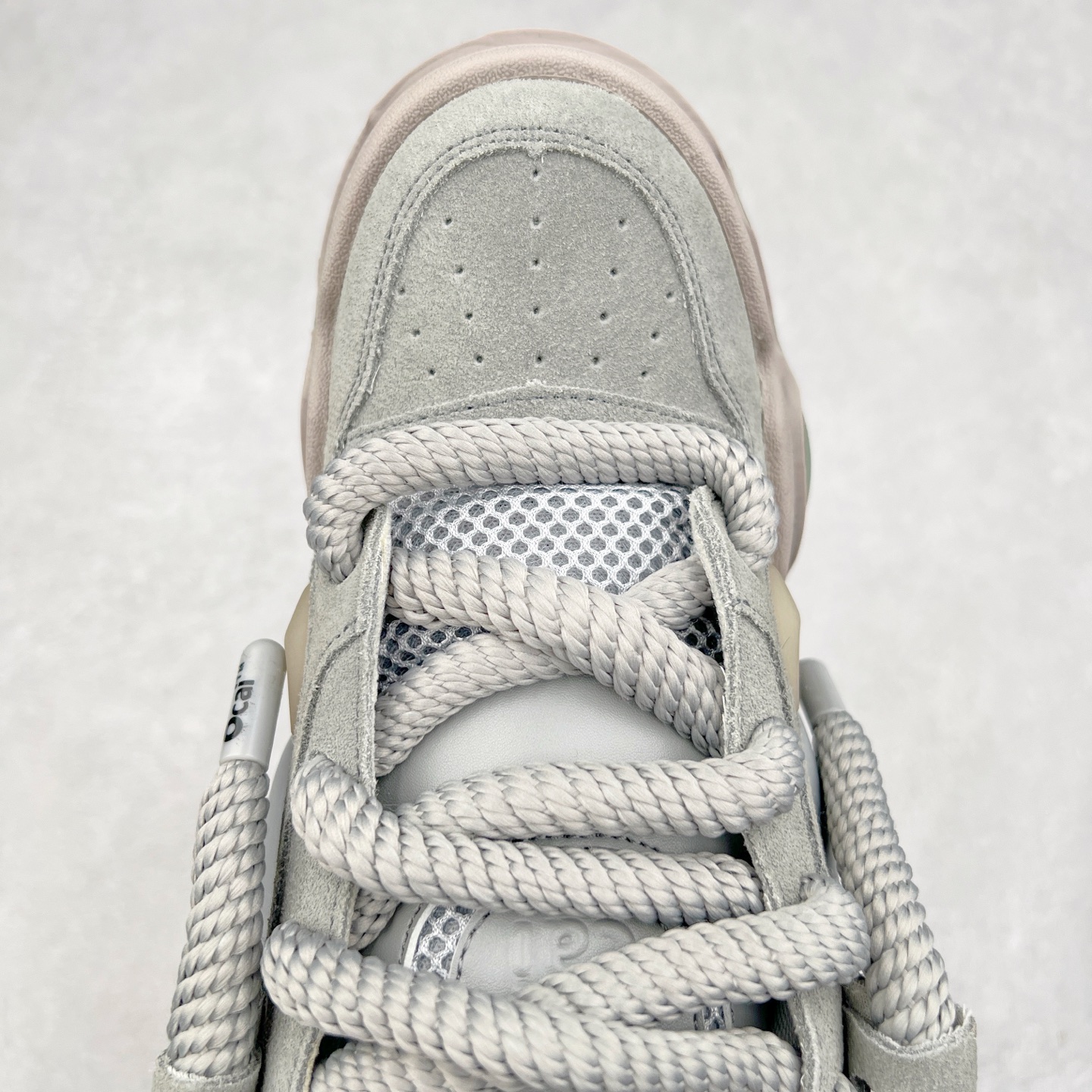 图片[4]-＃福利特价 宝藏国产面包鞋 国潮品牌Ocai Retro Sneaker 复古系列街头低帮厚底休闲运动面包板鞋Ocai是Old Order团队在2022年新的一个企划项目。Ocai的创立以满足当下都市年轻男女的通勤基础款为基础，加以版型，面料，工艺以及满足当代时下艺术风格的一些元素来加以改革，深究每件产品的质感与细节，用满足现代审美的工艺及手法重新优化，诠释经典。通过融入更多新颖的工艺手法及风格来对服装进行进一步的更新与表达，融会贯通加以更现代的手法来重新审视与优化经典！尺码：35-44-选品中心