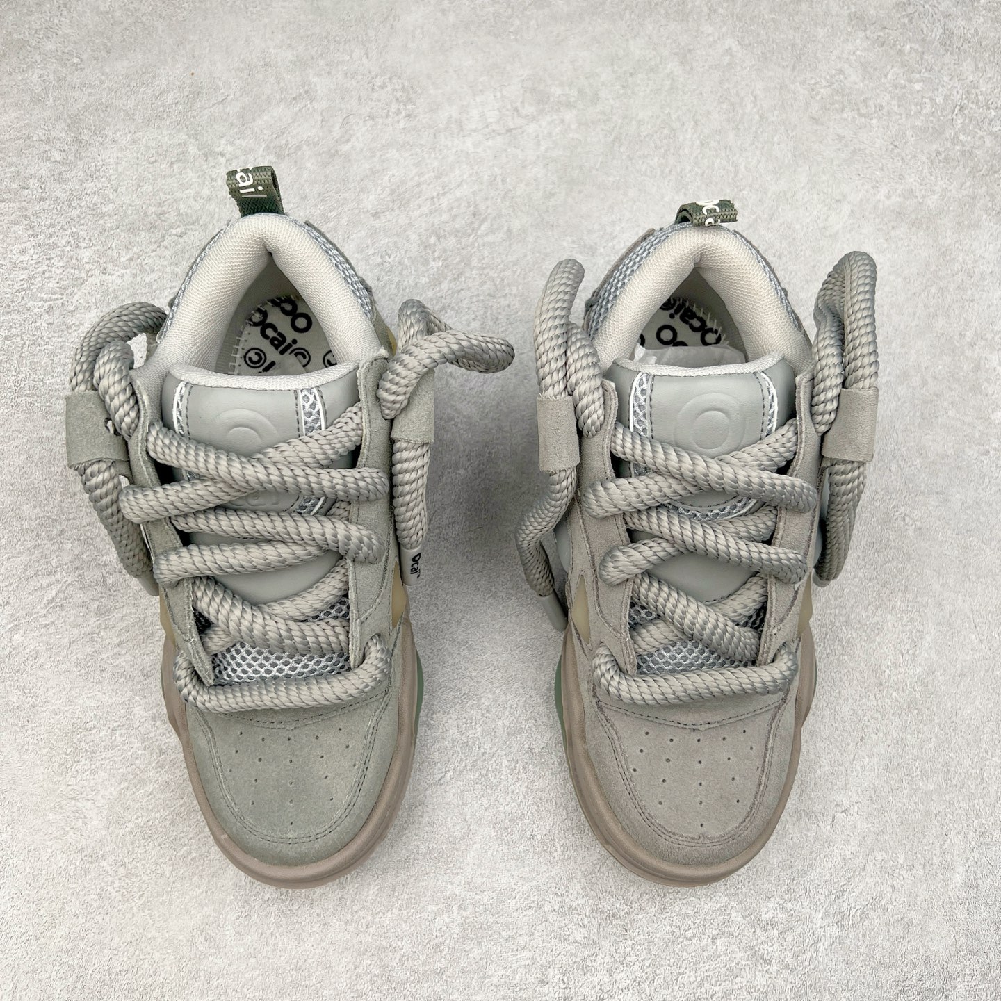 图片[2]-＃福利特价 宝藏国产面包鞋 国潮品牌Ocai Retro Sneaker 复古系列街头低帮厚底休闲运动面包板鞋Ocai是Old Order团队在2022年新的一个企划项目。Ocai的创立以满足当下都市年轻男女的通勤基础款为基础，加以版型，面料，工艺以及满足当代时下艺术风格的一些元素来加以改革，深究每件产品的质感与细节，用满足现代审美的工艺及手法重新优化，诠释经典。通过融入更多新颖的工艺手法及风格来对服装进行进一步的更新与表达，融会贯通加以更现代的手法来重新审视与优化经典！尺码：35-44-选品中心