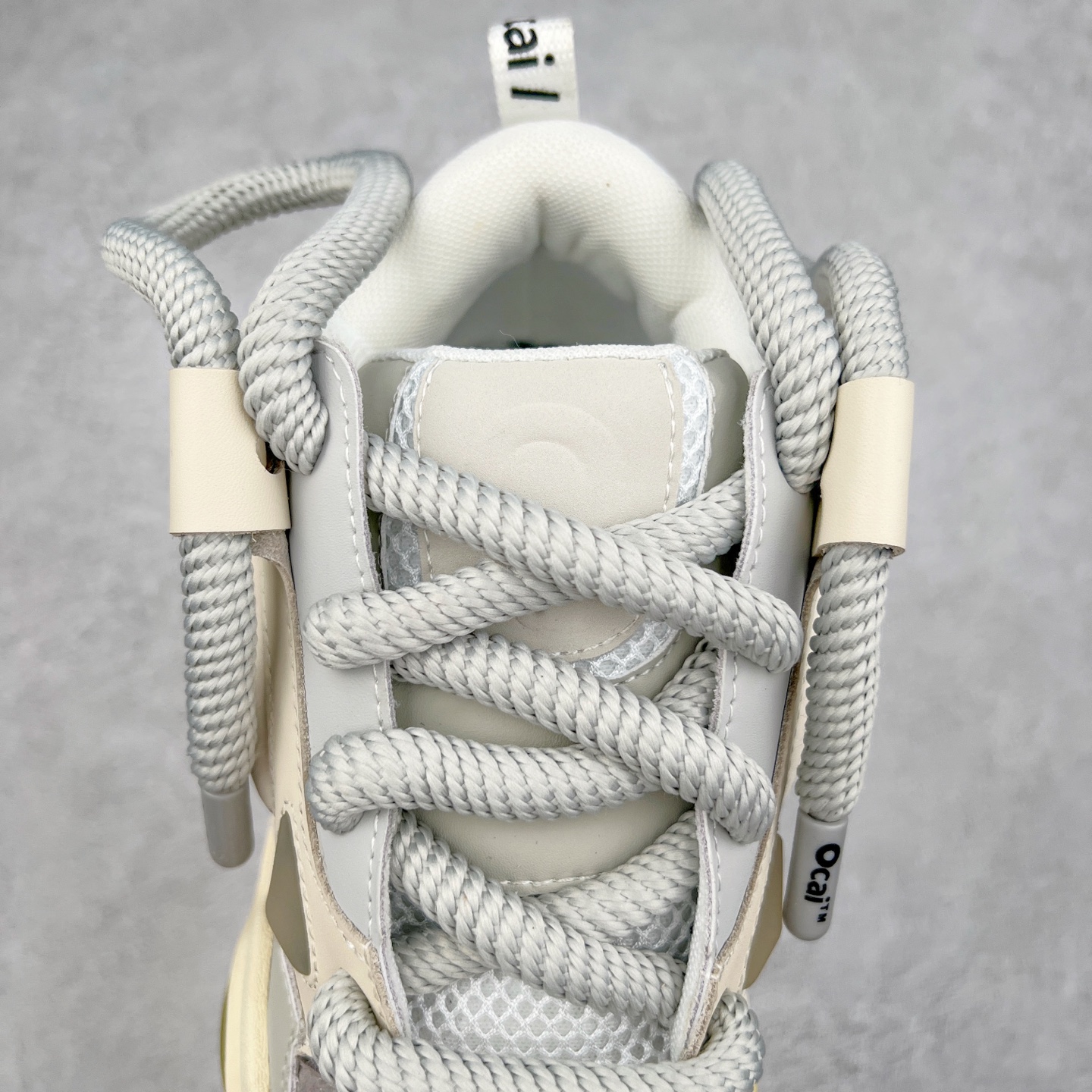 图片[5]-＃福利特价 宝藏国产面包鞋 国潮品牌Ocai Retro Sneaker 复古系列街头低帮厚底休闲运动面包板鞋Ocai是Old Order团队在2022年新的一个企划项目。Ocai的创立以满足当下都市年轻男女的通勤基础款为基础，加以版型，面料，工艺以及满足当代时下艺术风格的一些元素来加以改革，深究每件产品的质感与细节，用满足现代审美的工艺及手法重新优化，诠释经典。通过融入更多新颖的工艺手法及风格来对服装进行进一步的更新与表达，融会贯通加以更现代的手法来重新审视与优化经典！尺码：35-44-选品中心