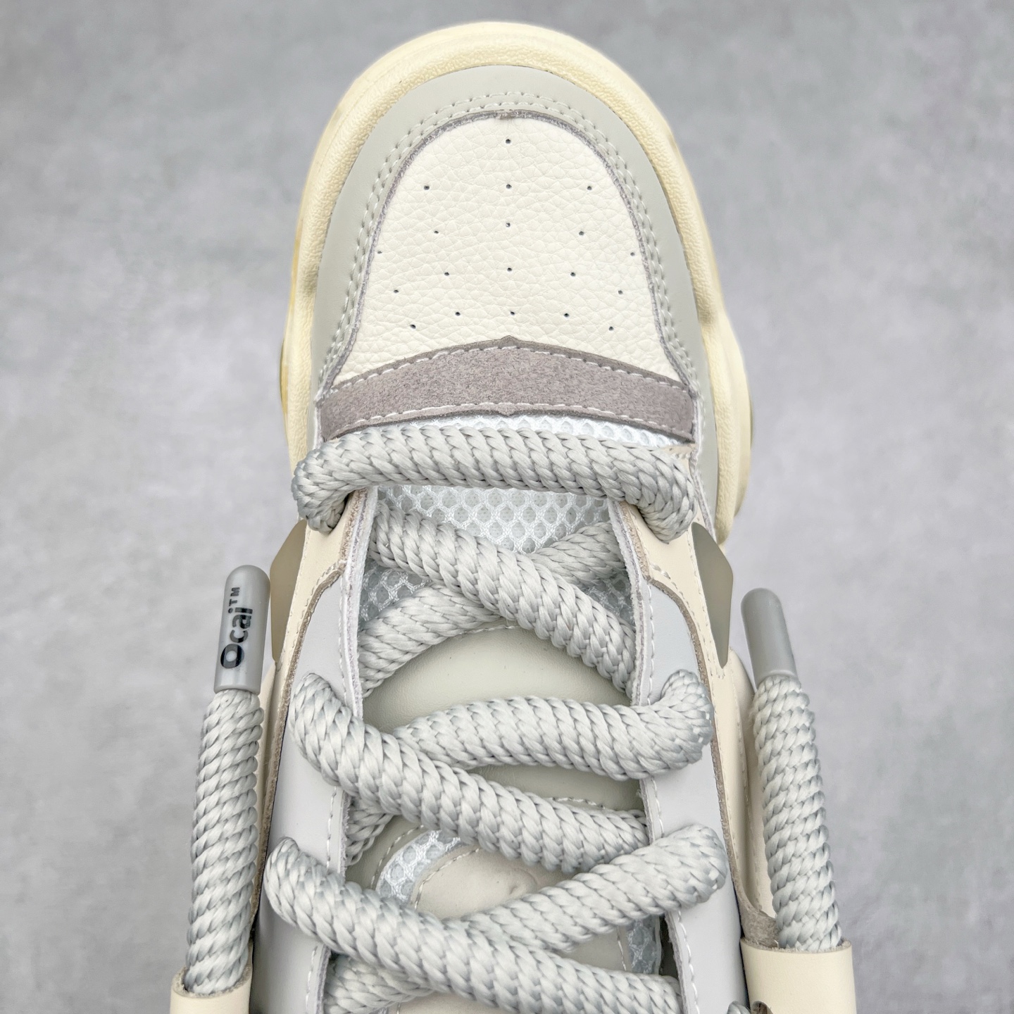 图片[4]-＃福利特价 宝藏国产面包鞋 国潮品牌Ocai Retro Sneaker 复古系列街头低帮厚底休闲运动面包板鞋Ocai是Old Order团队在2022年新的一个企划项目。Ocai的创立以满足当下都市年轻男女的通勤基础款为基础，加以版型，面料，工艺以及满足当代时下艺术风格的一些元素来加以改革，深究每件产品的质感与细节，用满足现代审美的工艺及手法重新优化，诠释经典。通过融入更多新颖的工艺手法及风格来对服装进行进一步的更新与表达，融会贯通加以更现代的手法来重新审视与优化经典！尺码：35-44-选品中心