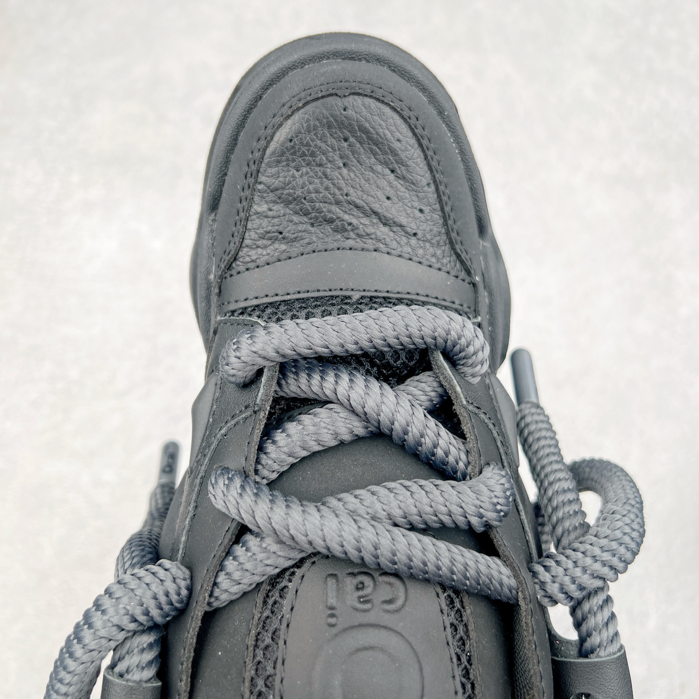 图片[4]-＃福利特价 宝藏国产面包鞋 国潮品牌Ocai Retro Sneaker 复古系列街头低帮厚底休闲运动面包板鞋Ocai是Old Order团队在2022年新的一个企划项目。Ocai的创立以满足当下都市年轻男女的通勤基础款为基础，加以版型，面料，工艺以及满足当代时下艺术风格的一些元素来加以改革，深究每件产品的质感与细节，用满足现代审美的工艺及手法重新优化，诠释经典。通过融入更多新颖的工艺手法及风格来对服装进行进一步的更新与表达，融会贯通加以更现代的手法来重新审视与优化经典！尺码：35-44-选品中心