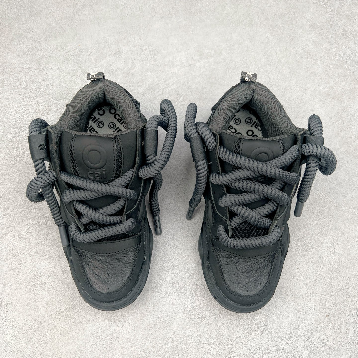 图片[2]-＃福利特价 宝藏国产面包鞋 国潮品牌Ocai Retro Sneaker 复古系列街头低帮厚底休闲运动面包板鞋Ocai是Old Order团队在2022年新的一个企划项目。Ocai的创立以满足当下都市年轻男女的通勤基础款为基础，加以版型，面料，工艺以及满足当代时下艺术风格的一些元素来加以改革，深究每件产品的质感与细节，用满足现代审美的工艺及手法重新优化，诠释经典。通过融入更多新颖的工艺手法及风格来对服装进行进一步的更新与表达，融会贯通加以更现代的手法来重新审视与优化经典！尺码：35-44-选品中心