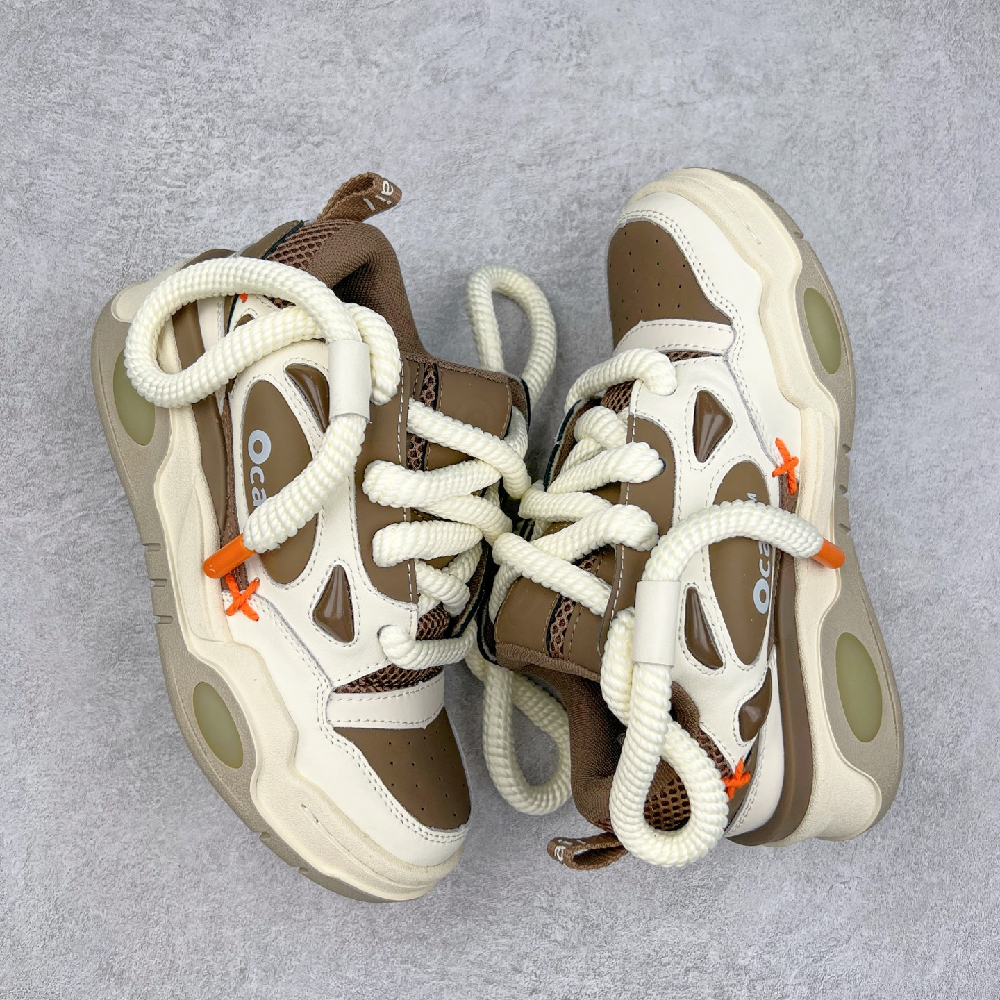 图片[3]-＃福利特价 宝藏国产面包鞋 国潮品牌Ocai Retro Sneaker 复古系列街头低帮厚底休闲运动面包板鞋Ocai是Old Order团队在2022年新的一个企划项目。Ocai的创立以满足当下都市年轻男女的通勤基础款为基础，加以版型，面料，工艺以及满足当代时下艺术风格的一些元素来加以改革，深究每件产品的质感与细节，用满足现代审美的工艺及手法重新优化，诠释经典。通过融入更多新颖的工艺手法及风格来对服装进行进一步的更新与表达，融会贯通加以更现代的手法来重新审视与优化经典！尺码：35-44-选品中心