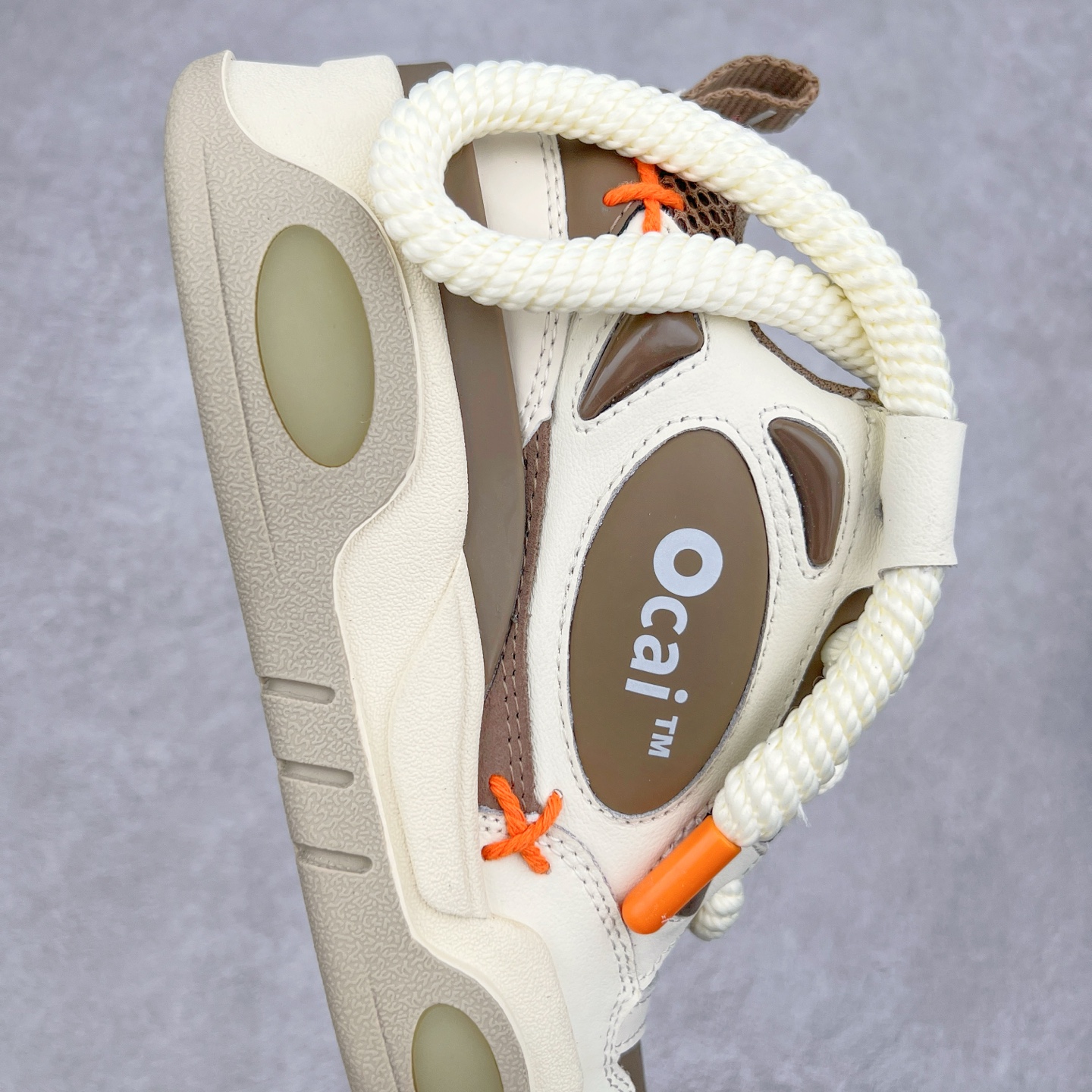 图片[6]-＃福利特价 宝藏国产面包鞋 国潮品牌Ocai Retro Sneaker 复古系列街头低帮厚底休闲运动面包板鞋Ocai是Old Order团队在2022年新的一个企划项目。Ocai的创立以满足当下都市年轻男女的通勤基础款为基础，加以版型，面料，工艺以及满足当代时下艺术风格的一些元素来加以改革，深究每件产品的质感与细节，用满足现代审美的工艺及手法重新优化，诠释经典。通过融入更多新颖的工艺手法及风格来对服装进行进一步的更新与表达，融会贯通加以更现代的手法来重新审视与优化经典！尺码：35-44-选品中心