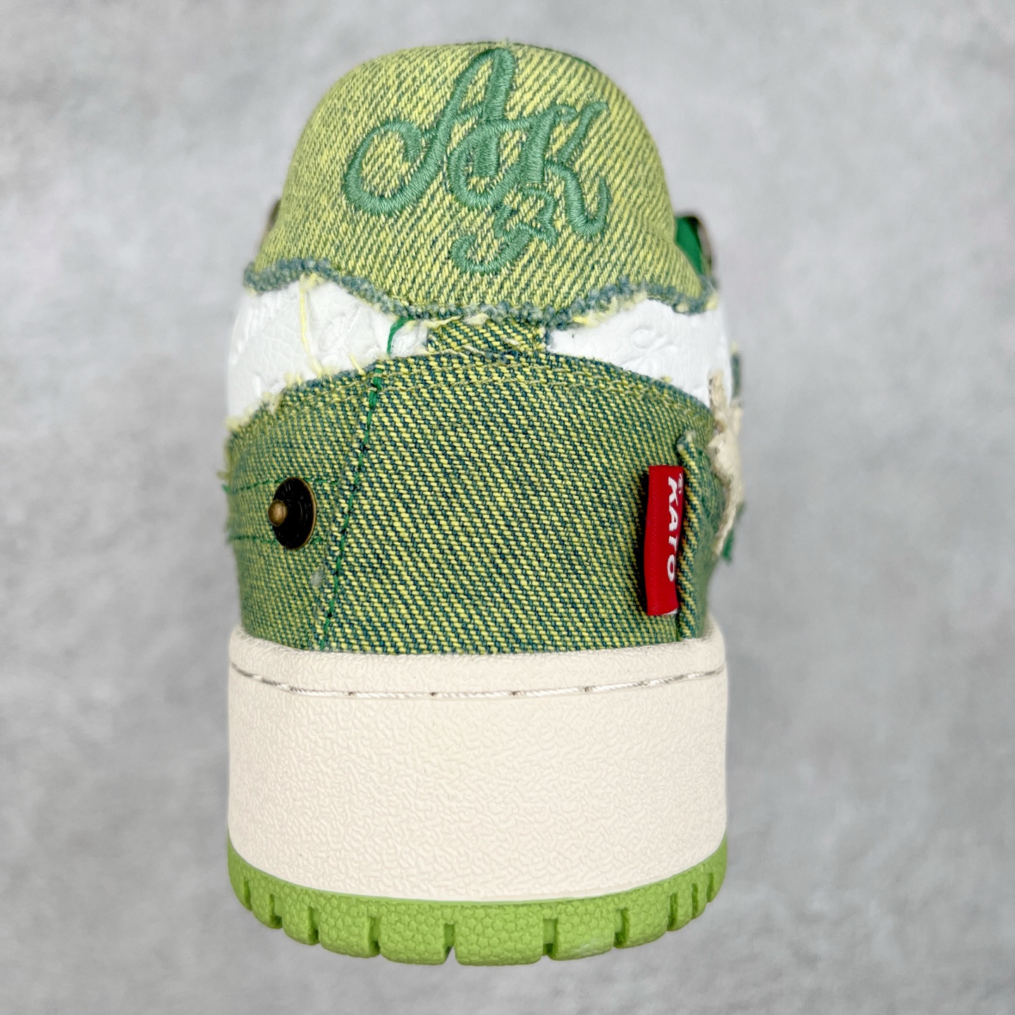 图片[8]-＃福利特价 KAALIXTO Retro Vintage 星星潮流休闲防滑耐磨低帮板鞋 此款鞋使用牛仔作为主要的鞋面材质 结实耐磨 鞋舌设计特有印花皮牌作为搭配充分凸显牛仔的特性 整体鞋款采用牛仔面料随意角度拼接的呈现方法 打破消费者原有对鞋子的刻板印象 让人耳目一新 织麦标在彰品品牌属性的同时更具牛仔的代表性元素 并采用加厚内里 穿着舒适透气 鞋底做旧氧化 尺码：36 37 38 39 40 41 42 43 44 45-选品中心