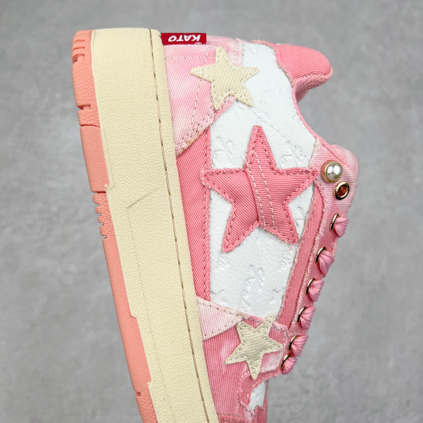 图片[6]-＃福利特价 KAALIXTO Retro Vintage 星星潮流休闲防滑耐磨低帮板鞋 此款鞋使用牛仔作为主要的鞋面材质 结实耐磨 鞋舌设计特有印花皮牌作为搭配充分凸显牛仔的特性 整体鞋款采用牛仔面料随意角度拼接的呈现方法 打破消费者原有对鞋子的刻板印象 让人耳目一新 织麦标在彰品品牌属性的同时更具牛仔的代表性元素 并采用加厚内里 穿着舒适透气 鞋底做旧氧化 尺码：36 37 38 39 40 41 42 43 44 45-选品中心