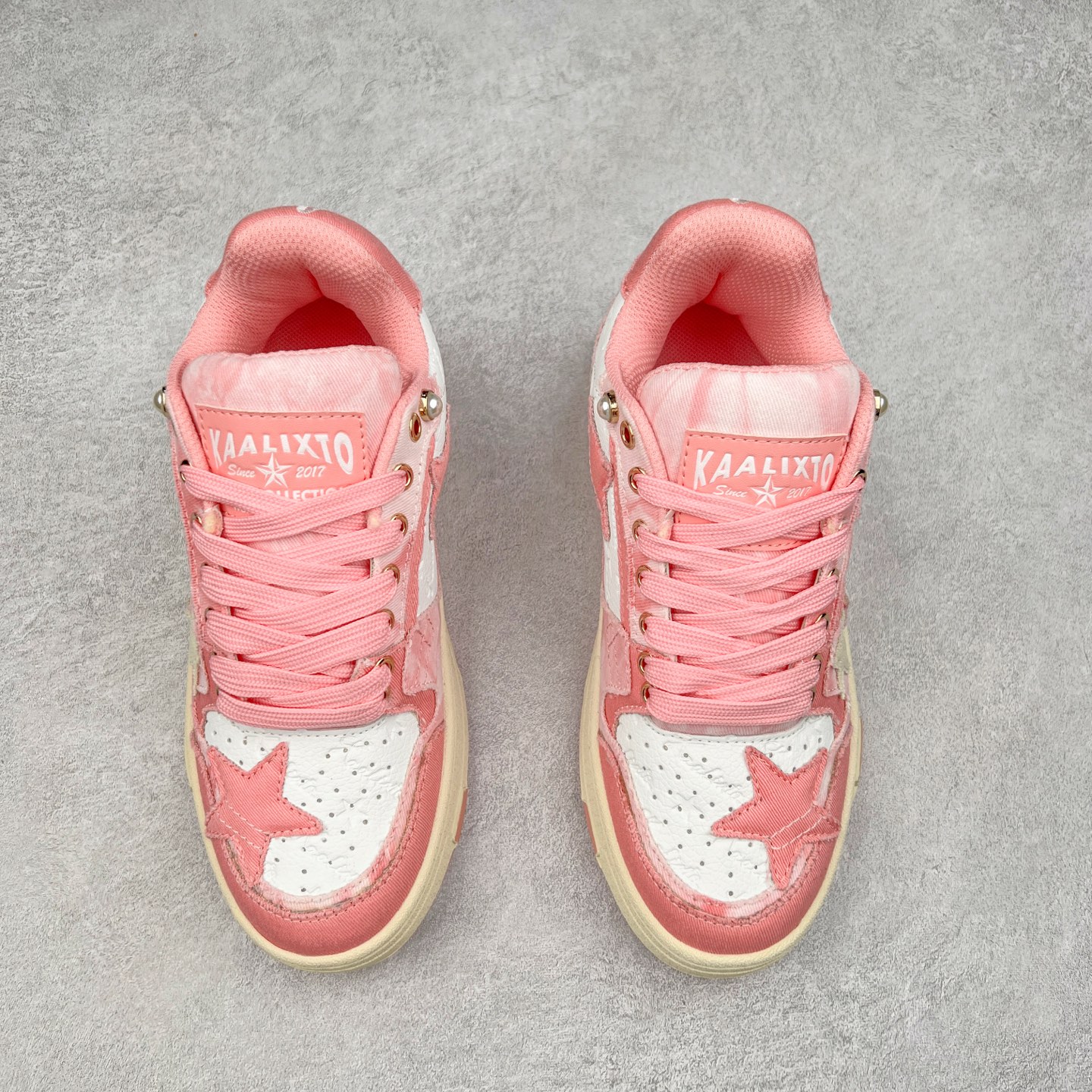 图片[2]-＃福利特价 KAALIXTO Retro Vintage 星星潮流休闲防滑耐磨低帮板鞋 此款鞋使用牛仔作为主要的鞋面材质 结实耐磨 鞋舌设计特有印花皮牌作为搭配充分凸显牛仔的特性 整体鞋款采用牛仔面料随意角度拼接的呈现方法 打破消费者原有对鞋子的刻板印象 让人耳目一新 织麦标在彰品品牌属性的同时更具牛仔的代表性元素 并采用加厚内里 穿着舒适透气 鞋底做旧氧化 尺码：36 37 38 39 40 41 42 43 44 45-选品中心