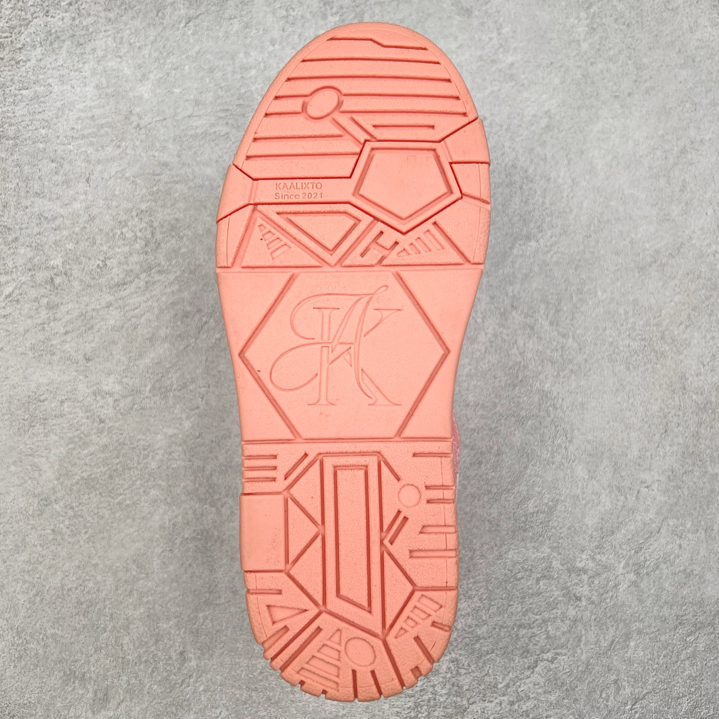 图片[9]-＃福利特价 KAALIXTO Retro Vintage 星星潮流休闲防滑耐磨低帮板鞋 此款鞋使用牛仔作为主要的鞋面材质 结实耐磨 鞋舌设计特有印花皮牌作为搭配充分凸显牛仔的特性 整体鞋款采用牛仔面料随意角度拼接的呈现方法 打破消费者原有对鞋子的刻板印象 让人耳目一新 织麦标在彰品品牌属性的同时更具牛仔的代表性元素 并采用加厚内里 穿着舒适透气 鞋底做旧氧化 尺码：36 37 38 39 40 41 42 43 44 45-选品中心