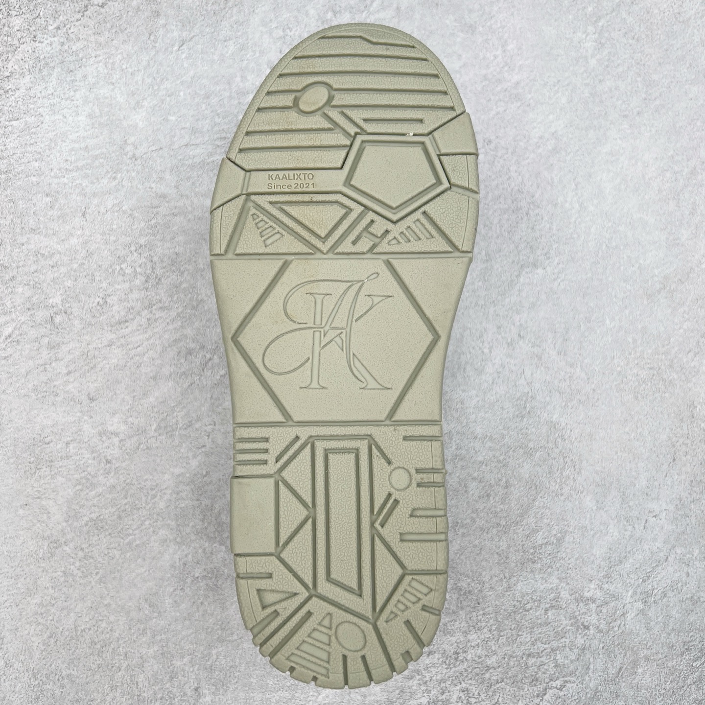 图片[9]-＃福利特价 KAALIXTO Retro Vintage 星星潮流休闲防滑耐磨低帮板鞋 此款鞋使用牛仔作为主要的鞋面材质 结实耐磨 鞋舌设计特有印花皮牌作为搭配充分凸显牛仔的特性 整体鞋款采用牛仔面料随意角度拼接的呈现方法 打破消费者原有对鞋子的刻板印象 让人耳目一新 织麦标在彰品品牌属性的同时更具牛仔的代表性元素 并采用加厚内里 穿着舒适透气 鞋底做旧氧化 尺码：36 37 38 39 40 41 42 43 44 45-选品中心