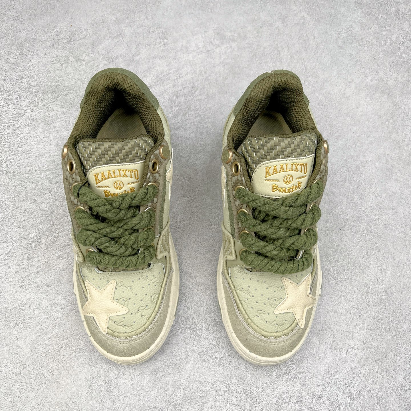 图片[2]-＃福利特价 KAALIXTO Retro Vintage 星星潮流休闲防滑耐磨低帮板鞋 此款鞋使用牛仔作为主要的鞋面材质 结实耐磨 鞋舌设计特有印花皮牌作为搭配充分凸显牛仔的特性 整体鞋款采用牛仔面料随意角度拼接的呈现方法 打破消费者原有对鞋子的刻板印象 让人耳目一新 织麦标在彰品品牌属性的同时更具牛仔的代表性元素 并采用加厚内里 穿着舒适透气 鞋底做旧氧化 尺码：36 37 38 39 40 41 42 43 44 45-选品中心