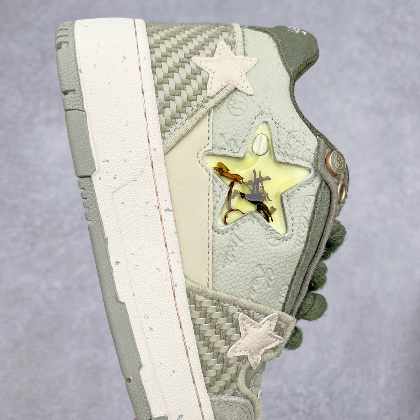 图片[6]-＃福利特价 KAALIXTO Retro Vintage 星星潮流休闲防滑耐磨低帮板鞋 此款鞋使用牛仔作为主要的鞋面材质 结实耐磨 鞋舌设计特有印花皮牌作为搭配充分凸显牛仔的特性 整体鞋款采用牛仔面料随意角度拼接的呈现方法 打破消费者原有对鞋子的刻板印象 让人耳目一新 织麦标在彰品品牌属性的同时更具牛仔的代表性元素 并采用加厚内里 穿着舒适透气 鞋底做旧氧化 尺码：36 37 38 39 40 41 42 43 44 45-选品中心