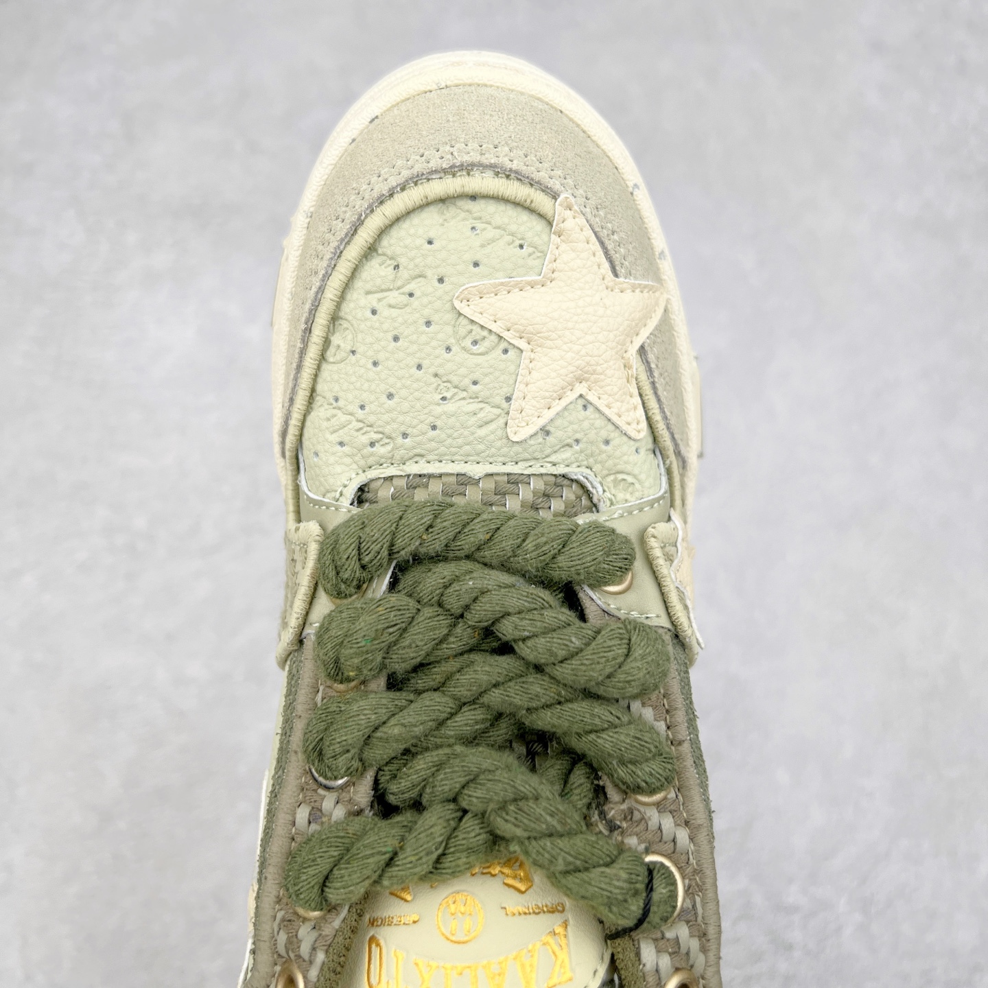 图片[4]-＃福利特价 KAALIXTO Retro Vintage 星星潮流休闲防滑耐磨低帮板鞋 此款鞋使用牛仔作为主要的鞋面材质 结实耐磨 鞋舌设计特有印花皮牌作为搭配充分凸显牛仔的特性 整体鞋款采用牛仔面料随意角度拼接的呈现方法 打破消费者原有对鞋子的刻板印象 让人耳目一新 织麦标在彰品品牌属性的同时更具牛仔的代表性元素 并采用加厚内里 穿着舒适透气 鞋底做旧氧化 尺码：36 37 38 39 40 41 42 43 44 45-选品中心