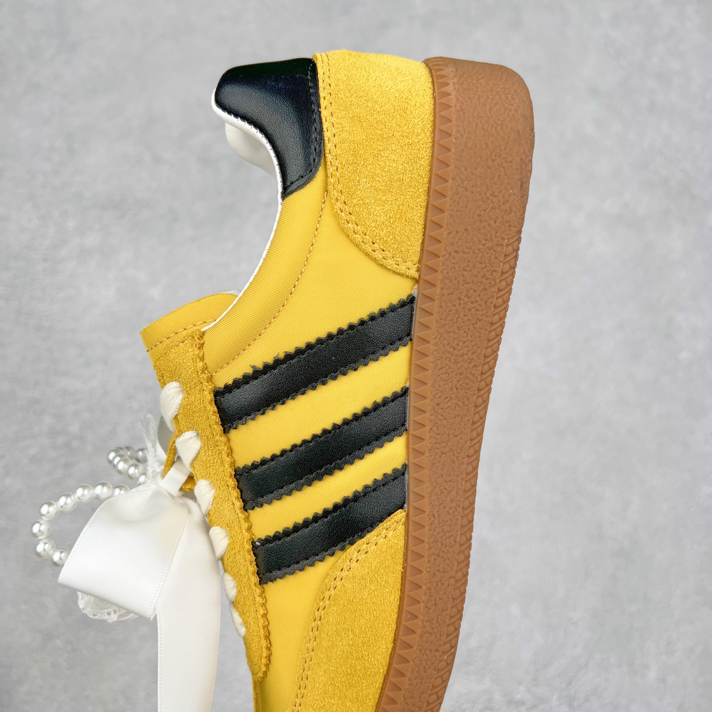 图片[7]-GG-CC 雷丝珍珠蝴蝶结德训鞋2.0系列阿甘复古风芭蕾舞鞋GGCC薄底百搭休闲运动鞋系列 #广东大厂品质 25ss春季新款 釆用今年最流行的#缎带蝴蝶结/珍珠鞋扣装饰 全手工拉帮工艺成型 反绒牛皮革拼接头层皮饰片鞋面材质 鞋身原装高密度防刮尼龙面料,极好柔软效果 双春日踏青舒适度和少女感 德训鞋界的白月光🌙 长时间走路和站立都不累脚 不管怎么搭配都好看 尺码：35 36 37 38 39 40-选品中心