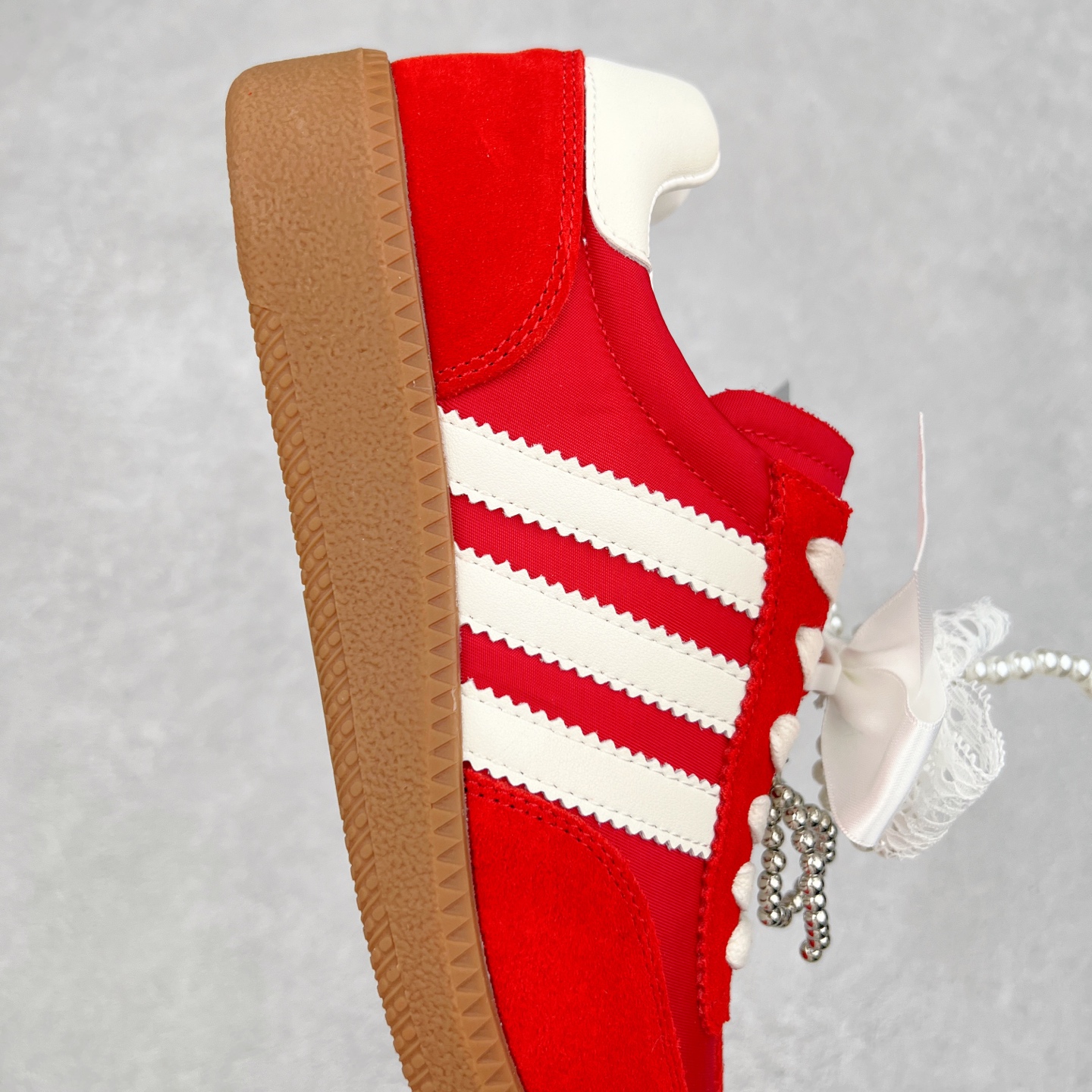 图片[6]-GG-CC 雷丝珍珠蝴蝶结德训鞋2.0系列阿甘复古风芭蕾舞鞋GGCC薄底百搭休闲运动鞋系列 #广东大厂品质 25ss春季新款 釆用今年最流行的#缎带蝴蝶结/珍珠鞋扣装饰 全手工拉帮工艺成型 反绒牛皮革拼接头层皮饰片鞋面材质 鞋身原装高密度防刮尼龙面料,极好柔软效果 双春日踏青舒适度和少女感 德训鞋界的白月光🌙 长时间走路和站立都不累脚 不管怎么搭配都好看 尺码：35 36 37 38 39 40-选品中心