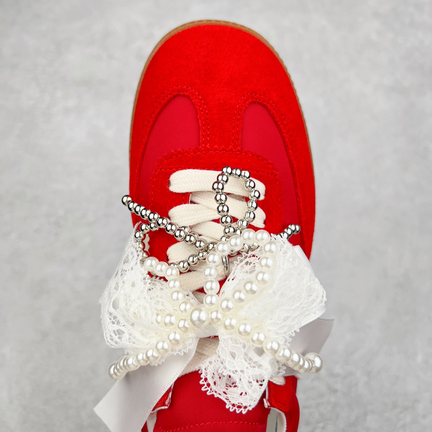 图片[4]-GG-CC 雷丝珍珠蝴蝶结德训鞋2.0系列阿甘复古风芭蕾舞鞋GGCC薄底百搭休闲运动鞋系列 #广东大厂品质 25ss春季新款 釆用今年最流行的#缎带蝴蝶结/珍珠鞋扣装饰 全手工拉帮工艺成型 反绒牛皮革拼接头层皮饰片鞋面材质 鞋身原装高密度防刮尼龙面料,极好柔软效果 双春日踏青舒适度和少女感 德训鞋界的白月光🌙 长时间走路和站立都不累脚 不管怎么搭配都好看 尺码：35 36 37 38 39 40-选品中心