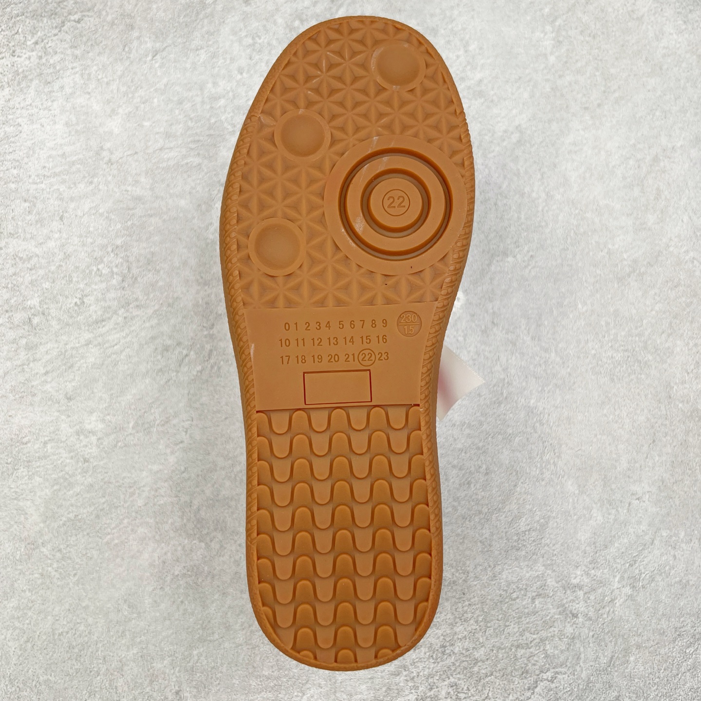 图片[9]-GG-CC 雷丝珍珠蝴蝶结德训鞋2.0系列阿甘复古风芭蕾舞鞋GGCC薄底百搭休闲运动鞋系列 #广东大厂品质 25ss春季新款 釆用今年最流行的#缎带蝴蝶结/珍珠鞋扣装饰 全手工拉帮工艺成型 反绒牛皮革拼接头层皮饰片鞋面材质 鞋身原装高密度防刮尼龙面料,极好柔软效果 双春日踏青舒适度和少女感 德训鞋界的白月光🌙 长时间走路和站立都不累脚 不管怎么搭配都好看 尺码：35 36 37 38 39 40-选品中心