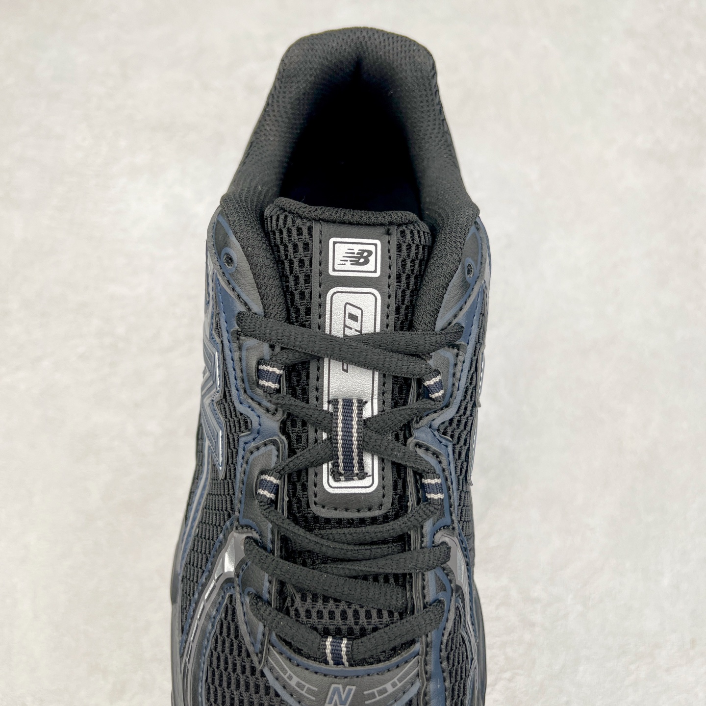 图片[5]-New Balance MR740 NB新百伦系列复古老爹风休闲运动慢跑鞋 采用轻质牛剖革拼接透气网眼衬垫织物鞋面材质 T-Beam大底提供足步弓支撑 保持步态稳定#后跟搭载外露缓震胶 鞋身整体以各种深浅不一的灰色覆盖 鞋头以淡蓝色调装饰，网眼衬垫通过不规律的色块实现做旧的美感 泛黄的鞋底更是进一步增添了复古气息 尺码：36 37 37.5 38 38.5 39.5 40 40.5 41.5 42 42.5 43 44 44.5 45-选品中心