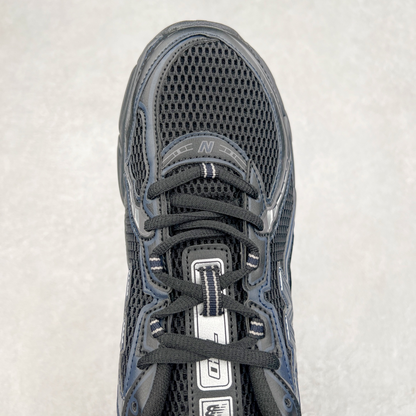 图片[4]-New Balance MR740 NB新百伦系列复古老爹风休闲运动慢跑鞋 采用轻质牛剖革拼接透气网眼衬垫织物鞋面材质 T-Beam大底提供足步弓支撑 保持步态稳定#后跟搭载外露缓震胶 鞋身整体以各种深浅不一的灰色覆盖 鞋头以淡蓝色调装饰，网眼衬垫通过不规律的色块实现做旧的美感 泛黄的鞋底更是进一步增添了复古气息 尺码：36 37 37.5 38 38.5 39.5 40 40.5 41.5 42 42.5 43 44 44.5 45-选品中心