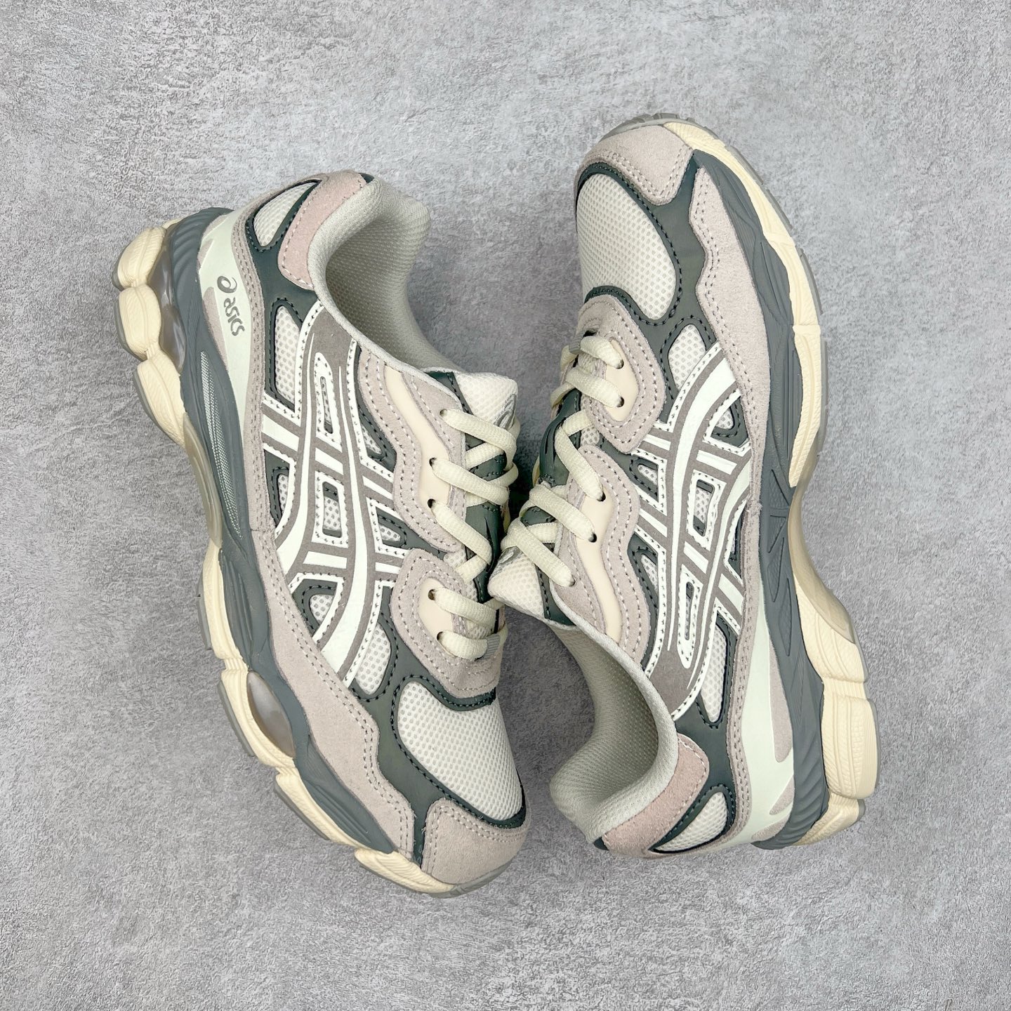 图片[3]-＃福利特价 Asics GEL-NYC 亚瑟士防滑耐磨透气低帮运动休闲鞋 GEL-NYC™ 运动鞋的灵感源自传统和现代高性能跑步风格 其鞋面结构参考了 2000 年代初的 GEL-NIMBUS™ 3 鞋 并将其与 MC-PLUS V 设计中的各种装饰融为一体 该工装通过使用 GEL-CUMULUS® 16 鞋的工装系统来对比鞋面的复古风格 通过轻质泡沫和 GEL® 技术嵌入物的结合 这种中底结构有助于创造先进的脚底舒适度 尺码：37.5 38 39 40.5 41.5 42 42.5 43.5 44 45-选品中心