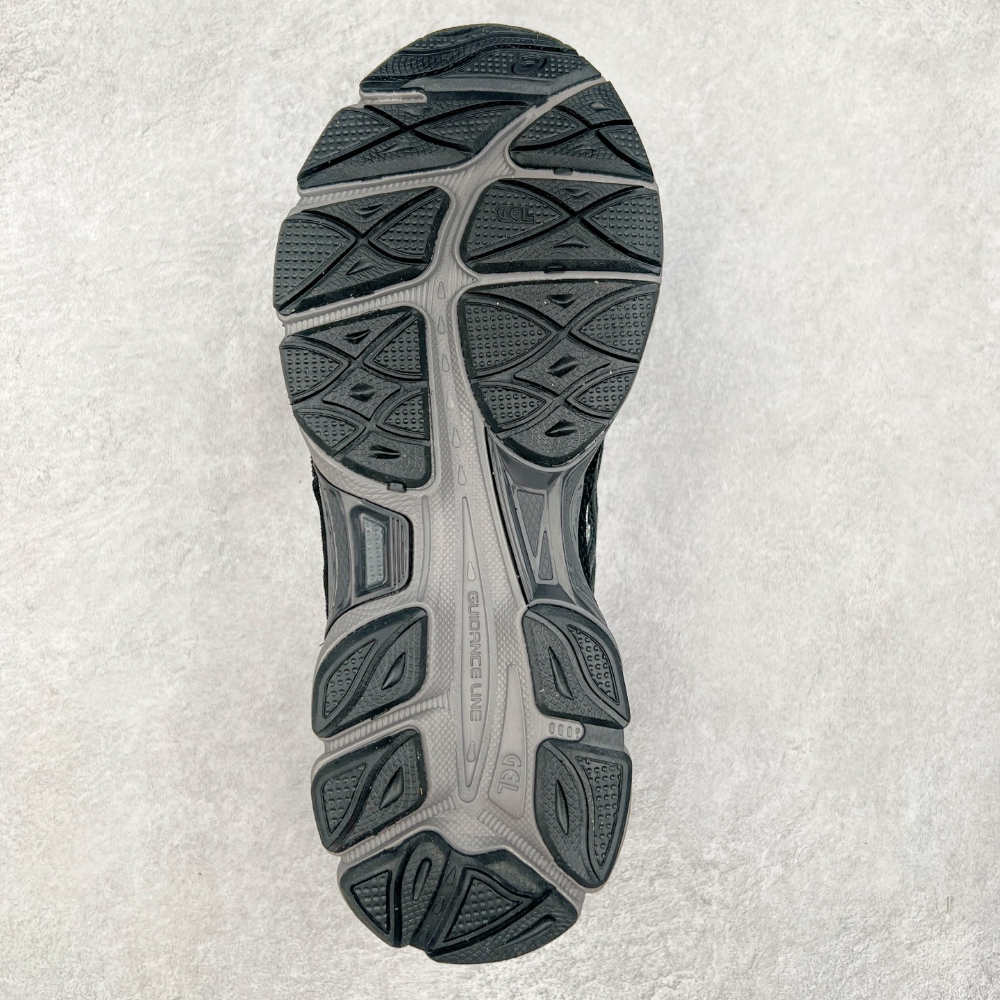 图片[9]-＃福利特价 Asics GEL-NYC 亚瑟士防滑耐磨透气低帮运动休闲鞋 GEL-NYC™ 运动鞋的灵感源自传统和现代高性能跑步风格 其鞋面结构参考了 2000 年代初的 GEL-NIMBUS™ 3 鞋 并将其与 MC-PLUS V 设计中的各种装饰融为一体 该工装通过使用 GEL-CUMULUS® 16 鞋的工装系统来对比鞋面的复古风格 通过轻质泡沫和 GEL® 技术嵌入物的结合 这种中底结构有助于创造先进的脚底舒适度 尺码：37.5 38 39 40.5 41.5 42 42.5 43.5 44 45-选品中心