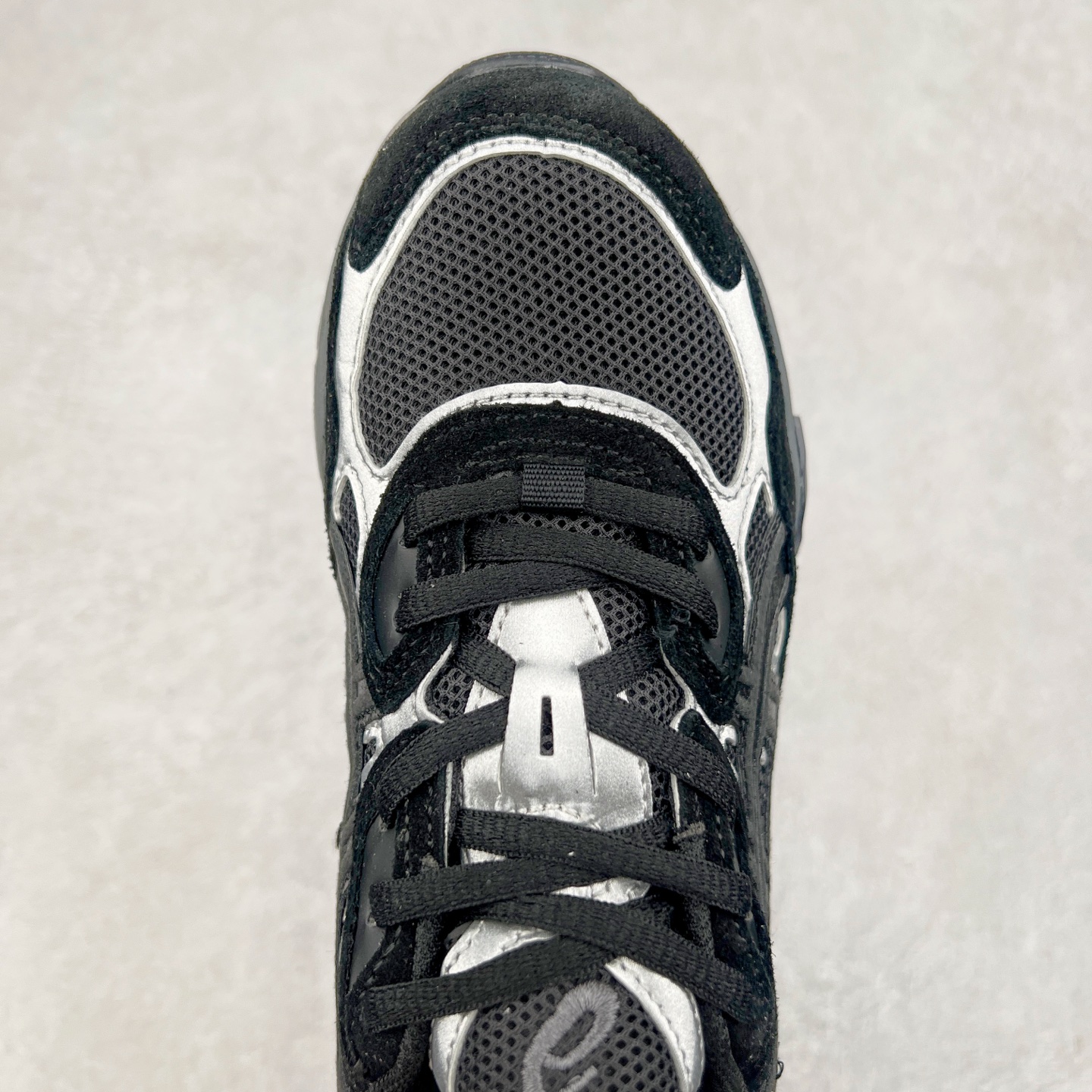 图片[4]-＃福利特价 Asics GEL-NYC 亚瑟士防滑耐磨透气低帮运动休闲鞋 GEL-NYC™ 运动鞋的灵感源自传统和现代高性能跑步风格 其鞋面结构参考了 2000 年代初的 GEL-NIMBUS™ 3 鞋 并将其与 MC-PLUS V 设计中的各种装饰融为一体 该工装通过使用 GEL-CUMULUS® 16 鞋的工装系统来对比鞋面的复古风格 通过轻质泡沫和 GEL® 技术嵌入物的结合 这种中底结构有助于创造先进的脚底舒适度 尺码：37.5 38 39 40.5 41.5 42 42.5 43.5 44 45-选品中心