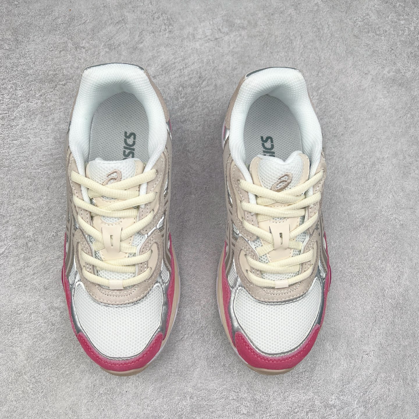 图片[2]-＃福利特价 Asics GEL-NYC 亚瑟士防滑耐磨透气低帮运动休闲鞋 GEL-NYC™ 运动鞋的灵感源自传统和现代高性能跑步风格 其鞋面结构参考了 2000 年代初的 GEL-NIMBUS™ 3 鞋 并将其与 MC-PLUS V 设计中的各种装饰融为一体 该工装通过使用 GEL-CUMULUS® 16 鞋的工装系统来对比鞋面的复古风格 通过轻质泡沫和 GEL® 技术嵌入物的结合 这种中底结构有助于创造先进的脚底舒适度 尺码：37.5 38 39 40.5 41.5 42 42.5 43.5 44 45-选品中心