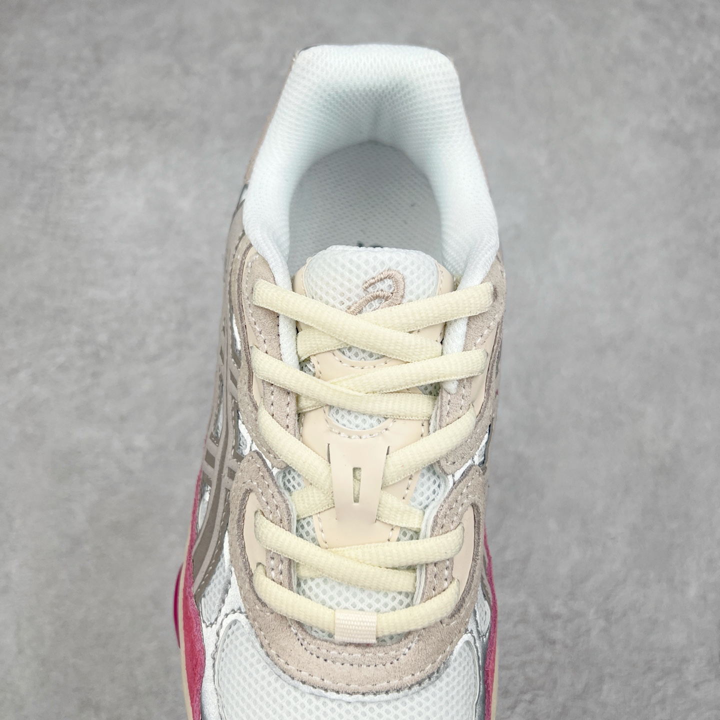 图片[5]-＃福利特价 Asics GEL-NYC 亚瑟士防滑耐磨透气低帮运动休闲鞋 GEL-NYC™ 运动鞋的灵感源自传统和现代高性能跑步风格 其鞋面结构参考了 2000 年代初的 GEL-NIMBUS™ 3 鞋 并将其与 MC-PLUS V 设计中的各种装饰融为一体 该工装通过使用 GEL-CUMULUS® 16 鞋的工装系统来对比鞋面的复古风格 通过轻质泡沫和 GEL® 技术嵌入物的结合 这种中底结构有助于创造先进的脚底舒适度 尺码：37.5 38 39 40.5 41.5 42 42.5 43.5 44 45-选品中心