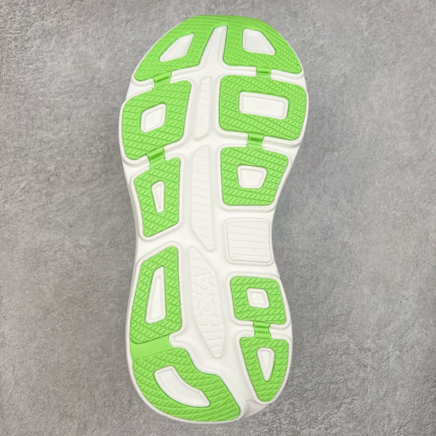 图片[9]-HOKA ONE ONE Bondi 9 WIDE 邦迪九代舒适防滑耐磨低帮休闲跑步鞋 HOKA ONE ONE是来自美国的跑步鞋知名品牌，创立于2009年，始终致力于为所有跑者提供更新、更好的跑步装备。相比常规跑鞋，HOKA ONE ONE特别研发使用性能独特的几何形跑鞋中底，此种鞋底更厚、更高、回弹性也更好，除了卓越的缓冲性能，它还能內各种阶段的跑者带来更具动感、更加稳定的跑步体验。HOKAONE ONE从设计之初就清楚意识到，要保证跑者步幅的均匀一致，双脚自然而然的运动至关重要。尺码：36 36.5 37.5 38 38.5 39 40 40.5 41 42 42.5 43 44 44.5 45-选品中心