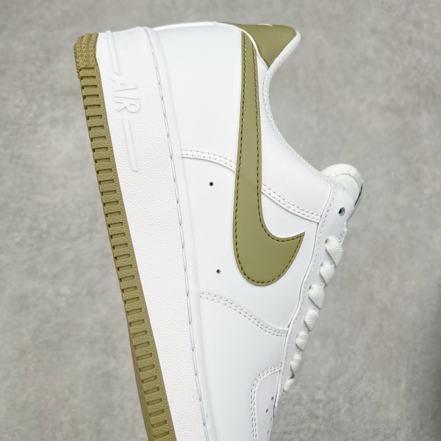 图片[6]-＃福利特价 NK Air Force 1´07 Low 空军一号低帮百搭休闲运动板鞋 柔软、弹性十足的缓震性能和出色的中底设计 横跨复古与现代的外型结合 造就出风靡全球 三十多年的Force 1 直到今天还深受青睐 尺码：36 36.5 37.5 38 38.5 39 40 40.5 41 42 42.5 43 44 44.5 45-选品中心