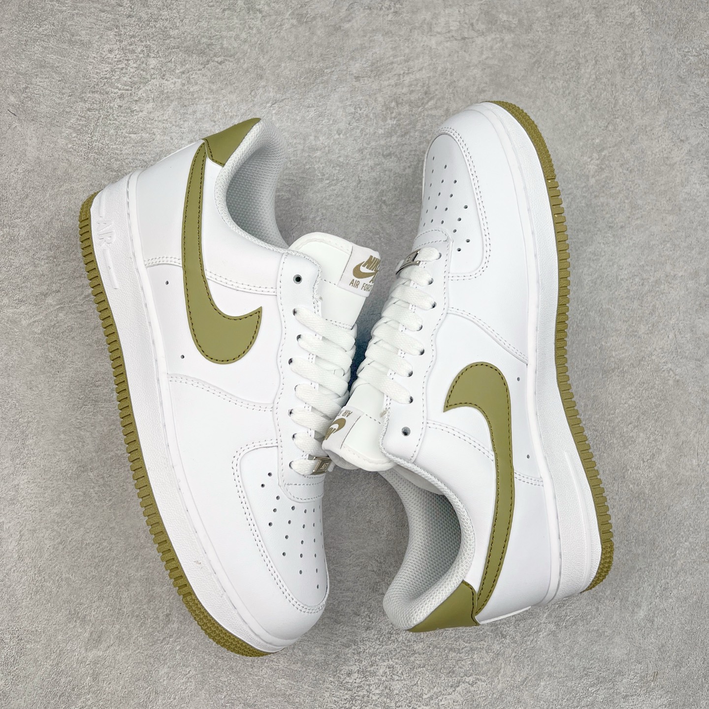 图片[3]-＃福利特价 NK Air Force 1´07 Low 空军一号低帮百搭休闲运动板鞋 柔软、弹性十足的缓震性能和出色的中底设计 横跨复古与现代的外型结合 造就出风靡全球 三十多年的Force 1 直到今天还深受青睐 尺码：36 36.5 37.5 38 38.5 39 40 40.5 41 42 42.5 43 44 44.5 45-选品中心