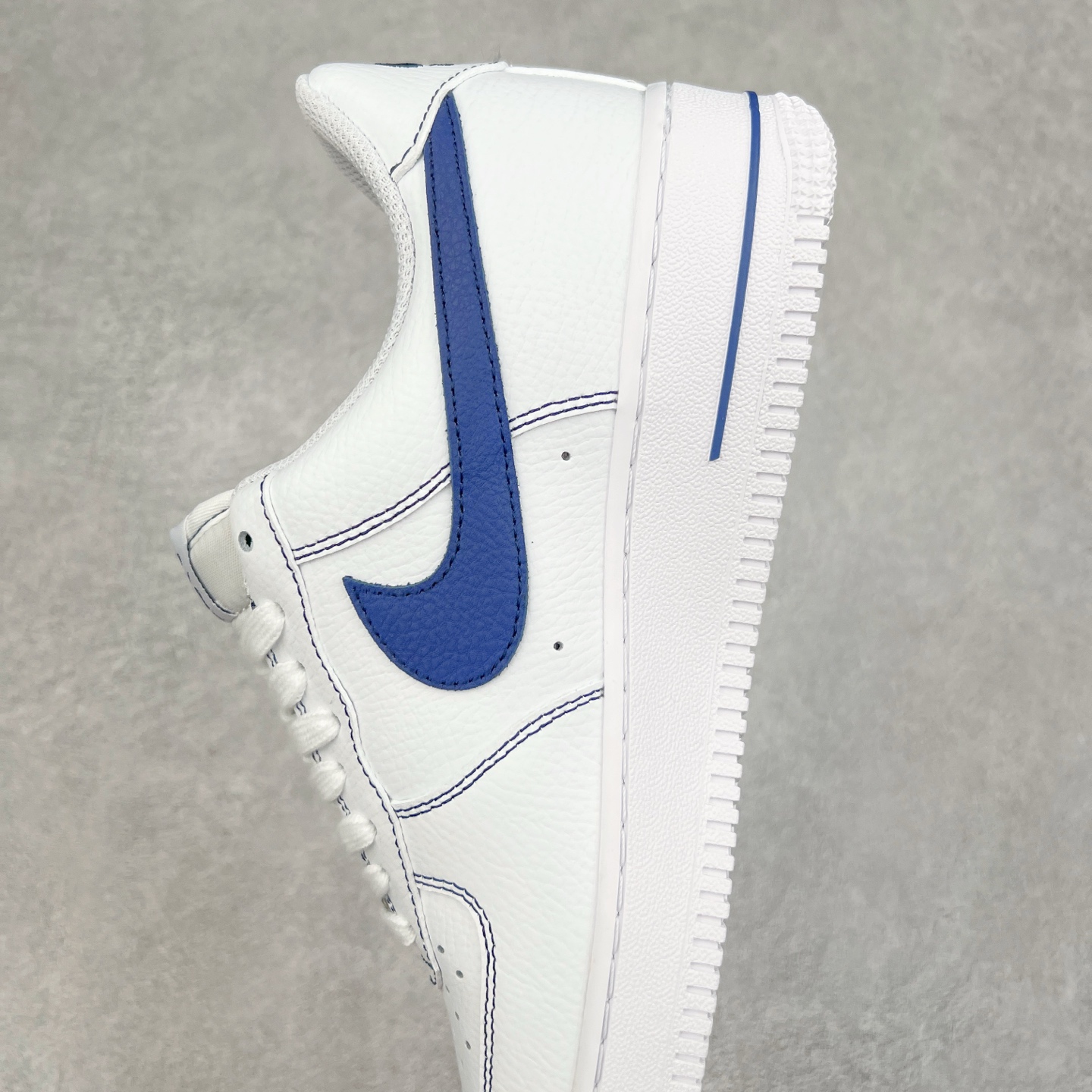 图片[7]-＃福利特价 NK Air Force 1´07 Low 空军一号低帮百搭休闲运动板鞋 柔软、弹性十足的缓震性能和出色的中底设计 横跨复古与现代的外型结合 造就出风靡全球 三十多年的Force 1 直到今天还深受青睐 尺码：36 36.5 37.5 38 38.5 39 40 40.5 41 42 42.5 43 44 44.5 45-选品中心
