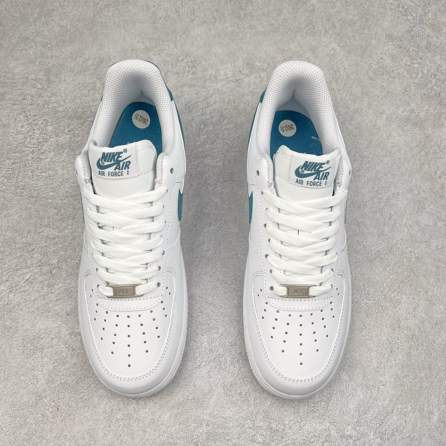 图片[2]-＃福利特价 NK Air Force 1´07 Low 空军一号低帮百搭休闲运动板鞋 柔软、弹性十足的缓震性能和出色的中底设计 横跨复古与现代的外型结合 造就出风靡全球 三十多年的Force 1 直到今天还深受青睐 尺码：36 36.5 37.5 38 38.5 39 40 40.5 41 42 42.5 43 44 44.5 45-选品中心