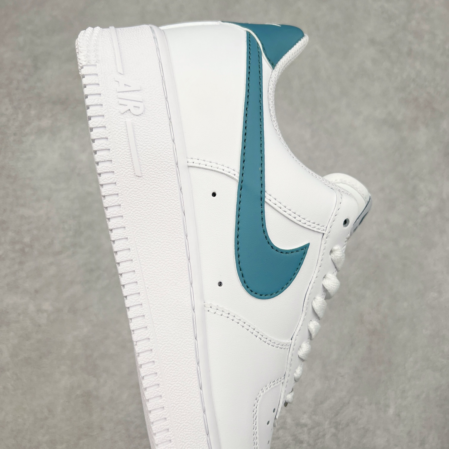 图片[6]-＃福利特价 NK Air Force 1´07 Low 空军一号低帮百搭休闲运动板鞋 柔软、弹性十足的缓震性能和出色的中底设计 横跨复古与现代的外型结合 造就出风靡全球 三十多年的Force 1 直到今天还深受青睐 尺码：36 36.5 37.5 38 38.5 39 40 40.5 41 42 42.5 43 44 44.5 45-选品中心