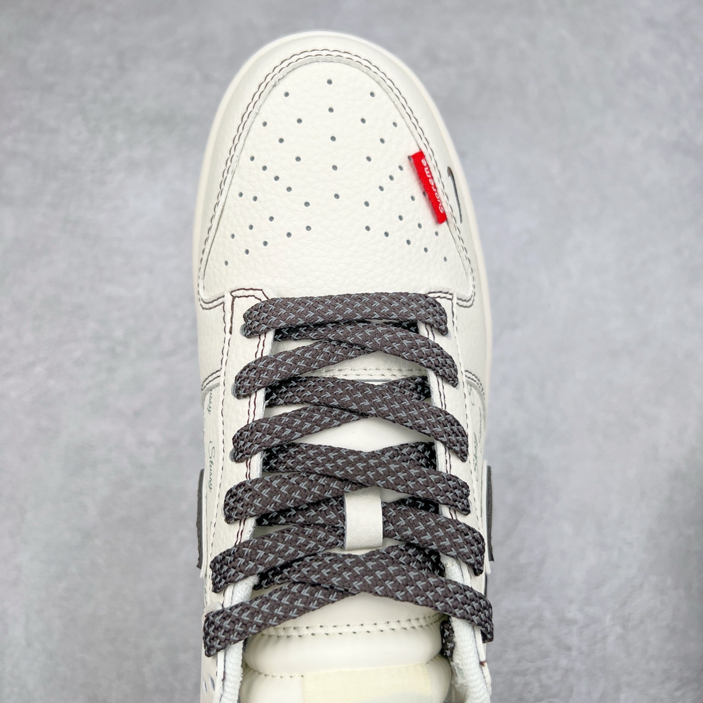 图片[4]-NK Dunk Low 定制配色 YX5066-217 大厂出品 极力推荐 原装头层材料 独家版型蒸餾加工帶來的是更好的视觉和脚感体验大厂纯原品质出货 清洁度 电绣工艺 皮料切割干净无任何毛边 细节完美 实拍调校N版已经零色差零失真 百分百还原实物色彩所见即所得 不存在货不对板色差等低级问题 选购参考实物拍摄 不混卖不参货 只用心做好货严格选品 承诺混一赔十 尺码：36 36.5 37.5 38 38.5 39 40 40.5 41 42 42.5 43 44 44.5 45-选品中心