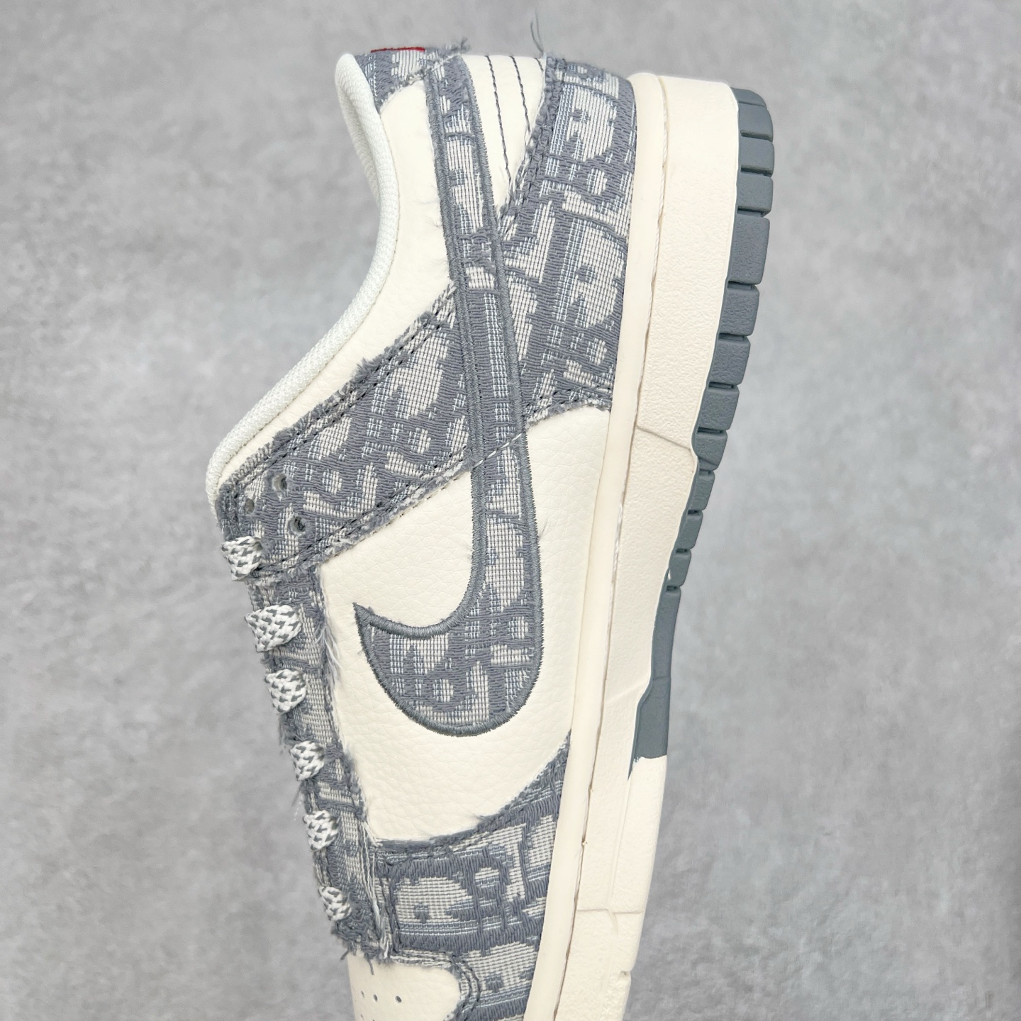 图片[7]-NK Dunk Low 定制配色 SJ2588-013 大厂出品 极力推荐 原装头层材料 独家版型蒸餾加工帶來的是更好的视觉和脚感体验大厂纯原品质出货 清洁度 电绣工艺 皮料切割干净无任何毛边 细节完美 实拍调校N版已经零色差零失真 百分百还原实物色彩所见即所得 不存在货不对板色差等低级问题 选购参考实物拍摄 不混卖不参货 只用心做好货严格选品 承诺混一赔十 尺码：36 36.5 37.5 38 38.5 39 40 40.5 41 42 42.5 43 44 44.5 45-选品中心