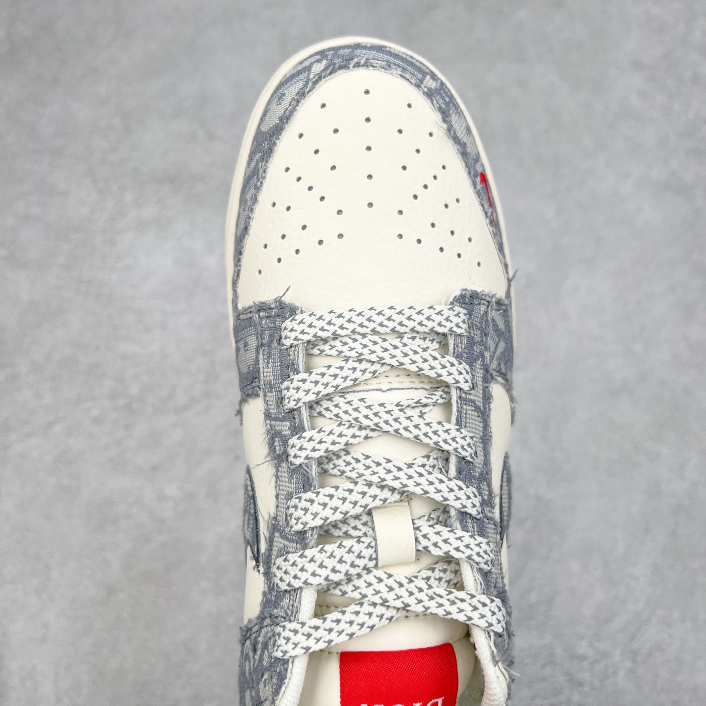 图片[4]-NK Dunk Low 定制配色 SJ2588-013 大厂出品 极力推荐 原装头层材料 独家版型蒸餾加工帶來的是更好的视觉和脚感体验大厂纯原品质出货 清洁度 电绣工艺 皮料切割干净无任何毛边 细节完美 实拍调校N版已经零色差零失真 百分百还原实物色彩所见即所得 不存在货不对板色差等低级问题 选购参考实物拍摄 不混卖不参货 只用心做好货严格选品 承诺混一赔十 尺码：36 36.5 37.5 38 38.5 39 40 40.5 41 42 42.5 43 44 44.5 45-选品中心