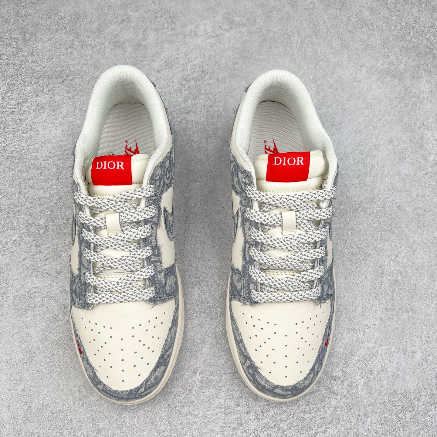 图片[2]-NK Dunk Low 定制配色 SJ2588-013 大厂出品 极力推荐 原装头层材料 独家版型蒸餾加工帶來的是更好的视觉和脚感体验大厂纯原品质出货 清洁度 电绣工艺 皮料切割干净无任何毛边 细节完美 实拍调校N版已经零色差零失真 百分百还原实物色彩所见即所得 不存在货不对板色差等低级问题 选购参考实物拍摄 不混卖不参货 只用心做好货严格选品 承诺混一赔十 尺码：36 36.5 37.5 38 38.5 39 40 40.5 41 42 42.5 43 44 44.5 45-选品中心