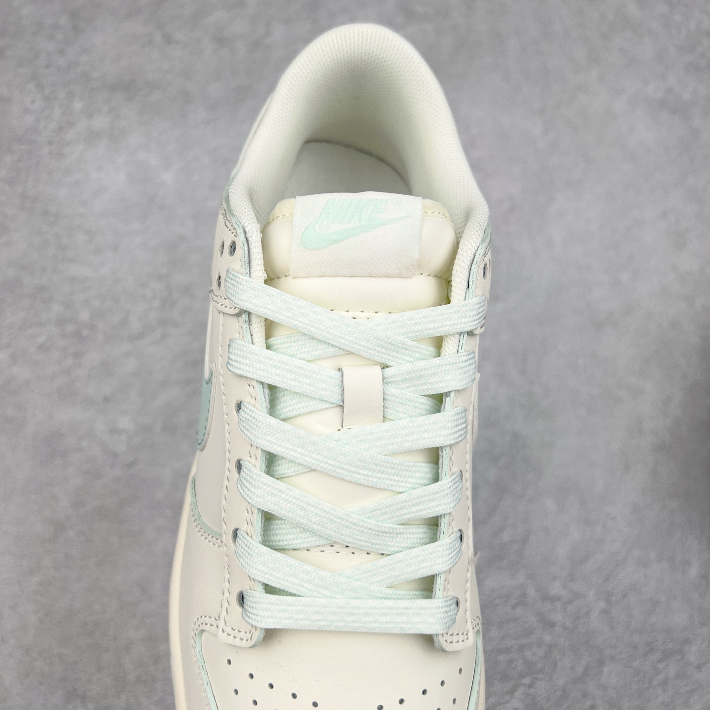 图片[5]-NK Dunk Low 定制配色 XX2025-658 大厂出品 极力推荐 原装头层材料 独家版型蒸餾加工帶來的是更好的视觉和脚感体验大厂纯原品质出货 清洁度 电绣工艺 皮料切割干净无任何毛边 细节完美 实拍调校N版已经零色差零失真 百分百还原实物色彩所见即所得 不存在货不对板色差等低级问题 选购参考实物拍摄 不混卖不参货 只用心做好货严格选品 承诺混一赔十 尺码：36 36.5 37.5 38 38.5 39 40 40.5 41 42 42.5 43 44 44.5 45-选品中心