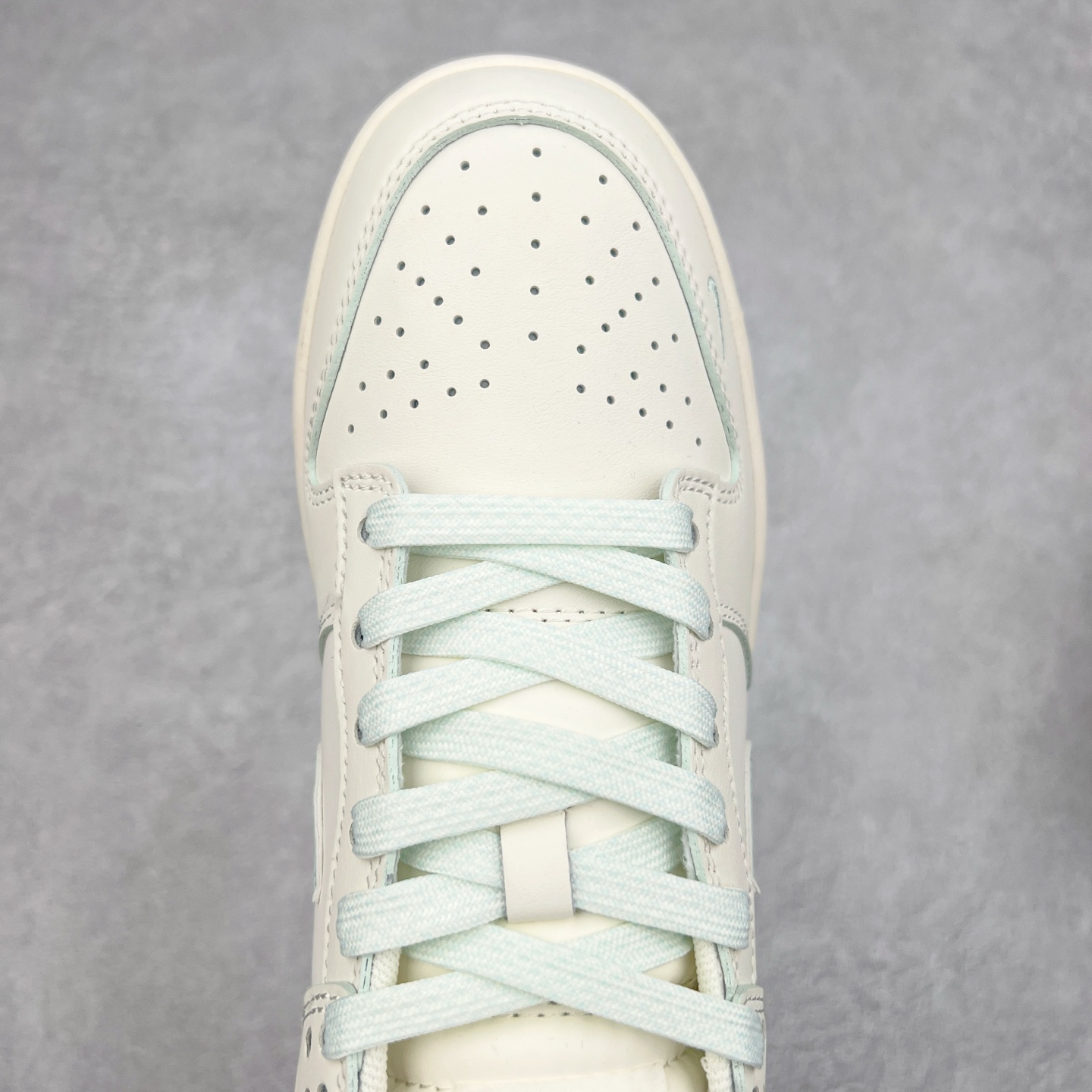 图片[4]-NK Dunk Low 定制配色 XX2025-658 大厂出品 极力推荐 原装头层材料 独家版型蒸餾加工帶來的是更好的视觉和脚感体验大厂纯原品质出货 清洁度 电绣工艺 皮料切割干净无任何毛边 细节完美 实拍调校N版已经零色差零失真 百分百还原实物色彩所见即所得 不存在货不对板色差等低级问题 选购参考实物拍摄 不混卖不参货 只用心做好货严格选品 承诺混一赔十 尺码：36 36.5 37.5 38 38.5 39 40 40.5 41 42 42.5 43 44 44.5 45-选品中心