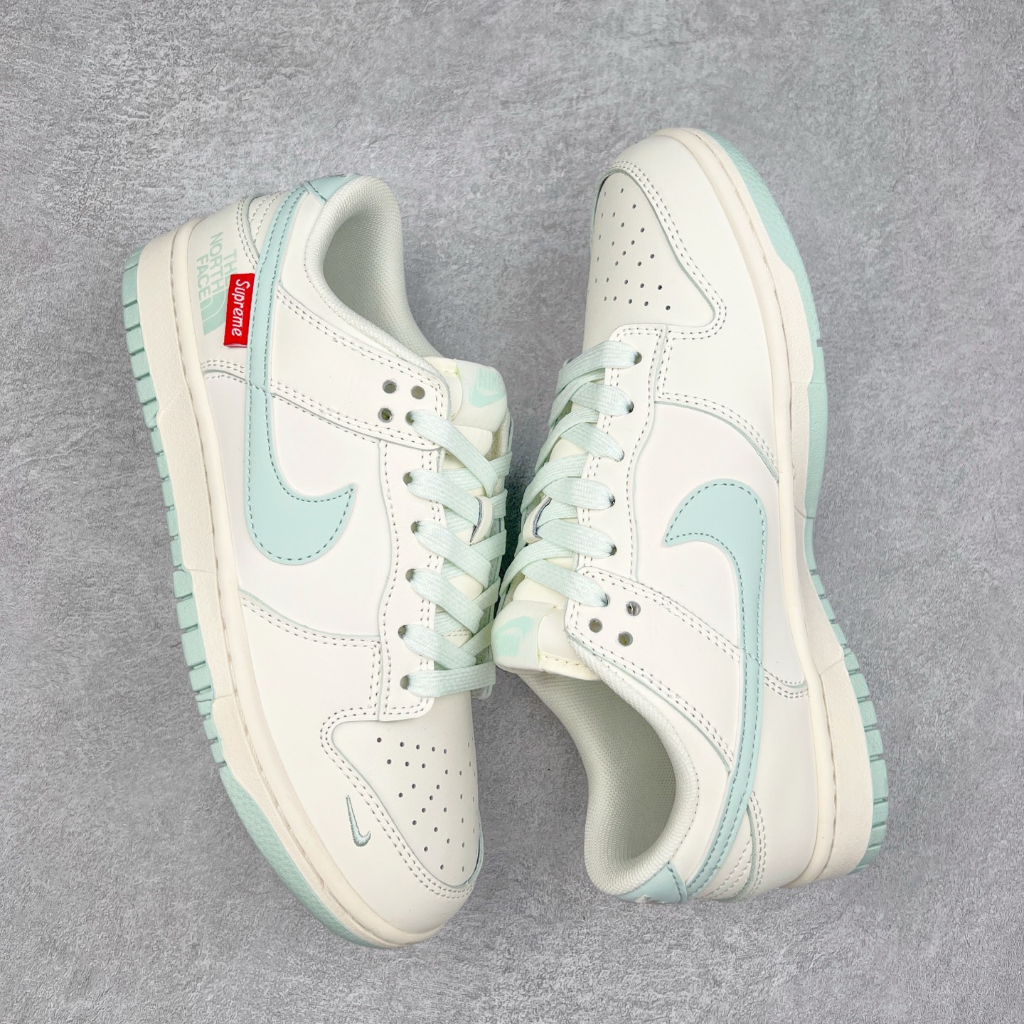 图片[3]-NK Dunk Low 定制配色 XX2025-658 大厂出品 极力推荐 原装头层材料 独家版型蒸餾加工帶來的是更好的视觉和脚感体验大厂纯原品质出货 清洁度 电绣工艺 皮料切割干净无任何毛边 细节完美 实拍调校N版已经零色差零失真 百分百还原实物色彩所见即所得 不存在货不对板色差等低级问题 选购参考实物拍摄 不混卖不参货 只用心做好货严格选品 承诺混一赔十 尺码：36 36.5 37.5 38 38.5 39 40 40.5 41 42 42.5 43 44 44.5 45-选品中心