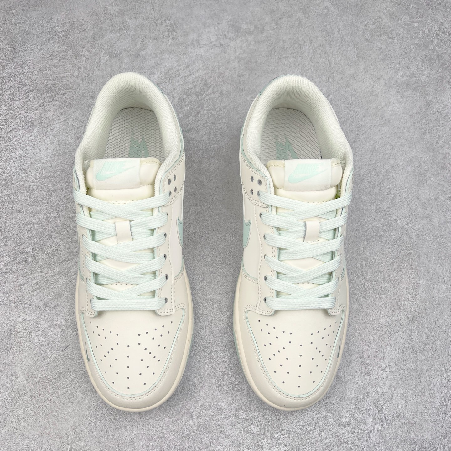 图片[2]-NK Dunk Low 定制配色 XX2025-658 大厂出品 极力推荐 原装头层材料 独家版型蒸餾加工帶來的是更好的视觉和脚感体验大厂纯原品质出货 清洁度 电绣工艺 皮料切割干净无任何毛边 细节完美 实拍调校N版已经零色差零失真 百分百还原实物色彩所见即所得 不存在货不对板色差等低级问题 选购参考实物拍摄 不混卖不参货 只用心做好货严格选品 承诺混一赔十 尺码：36 36.5 37.5 38 38.5 39 40 40.5 41 42 42.5 43 44 44.5 45-选品中心