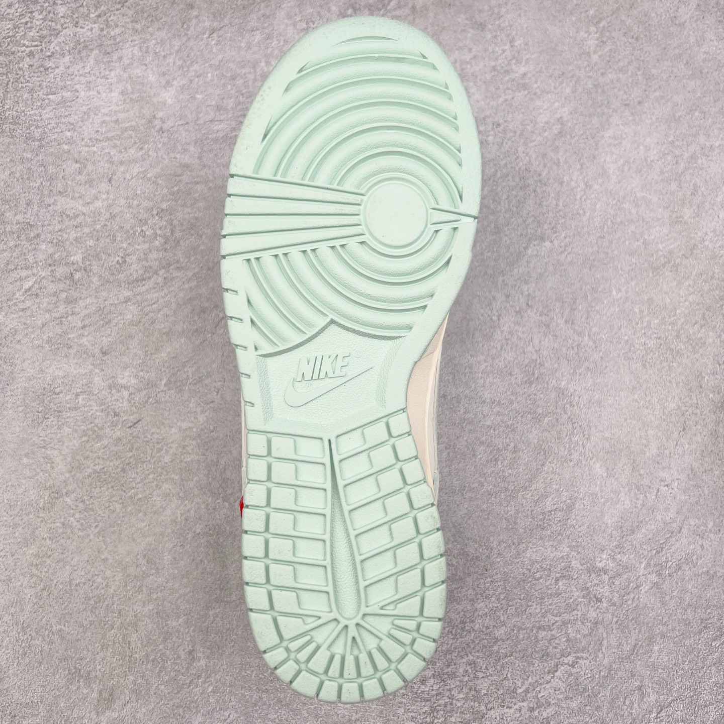 图片[9]-NK Dunk Low 定制配色 XX2025-658 大厂出品 极力推荐 原装头层材料 独家版型蒸餾加工帶來的是更好的视觉和脚感体验大厂纯原品质出货 清洁度 电绣工艺 皮料切割干净无任何毛边 细节完美 实拍调校N版已经零色差零失真 百分百还原实物色彩所见即所得 不存在货不对板色差等低级问题 选购参考实物拍摄 不混卖不参货 只用心做好货严格选品 承诺混一赔十 尺码：36 36.5 37.5 38 38.5 39 40 40.5 41 42 42.5 43 44 44.5 45-选品中心