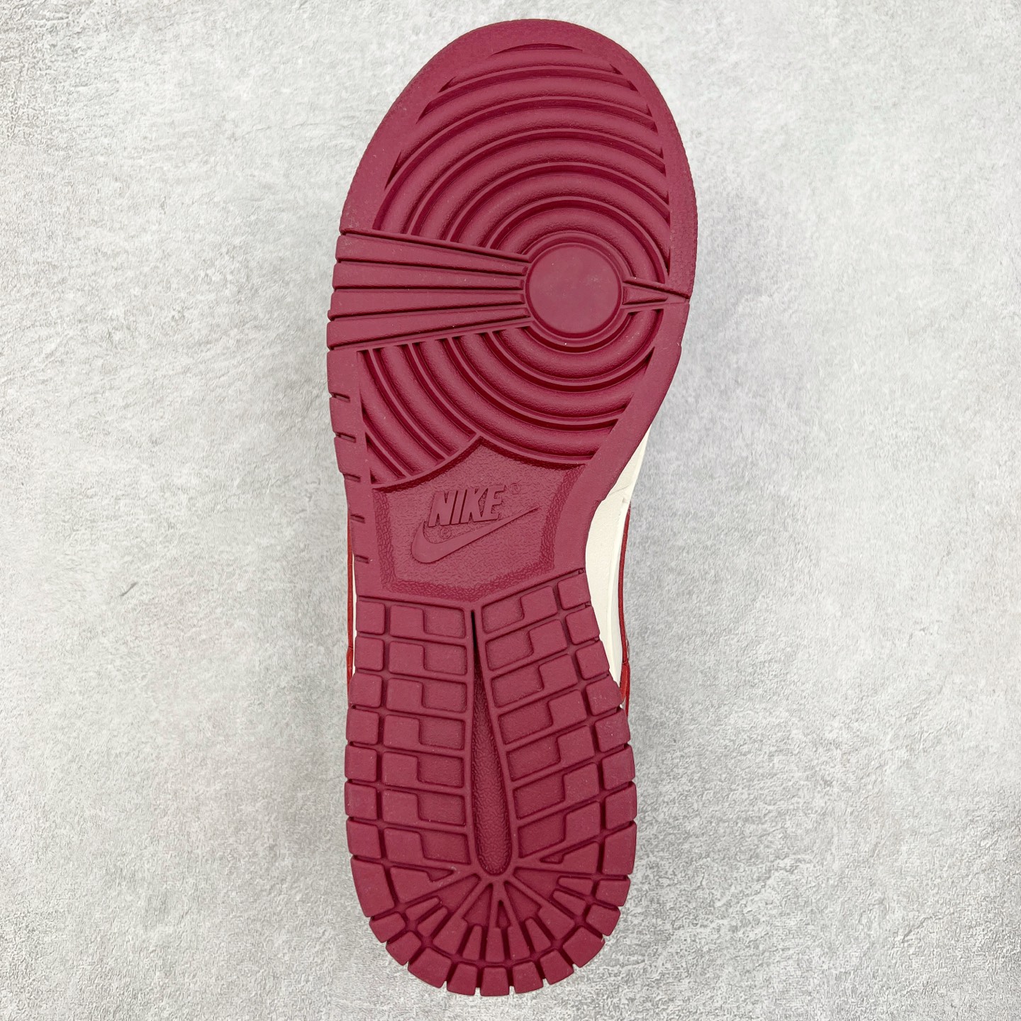 图片[9]-NK Dunk Low 定制配色 BB9898-001 大厂出品 极力推荐 原装头层材料 独家版型蒸餾加工帶來的是更好的视觉和脚感体验大厂纯原品质出货 清洁度 电绣工艺 皮料切割干净无任何毛边 细节完美 实拍调校N版已经零色差零失真 百分百还原实物色彩所见即所得 不存在货不对板色差等低级问题 选购参考实物拍摄 不混卖不参货 只用心做好货严格选品 承诺混一赔十 尺码：36 36.5 37.5 38 38.5 39 40 40.5 41 42 42.5 43 44 44.5 45-选品中心